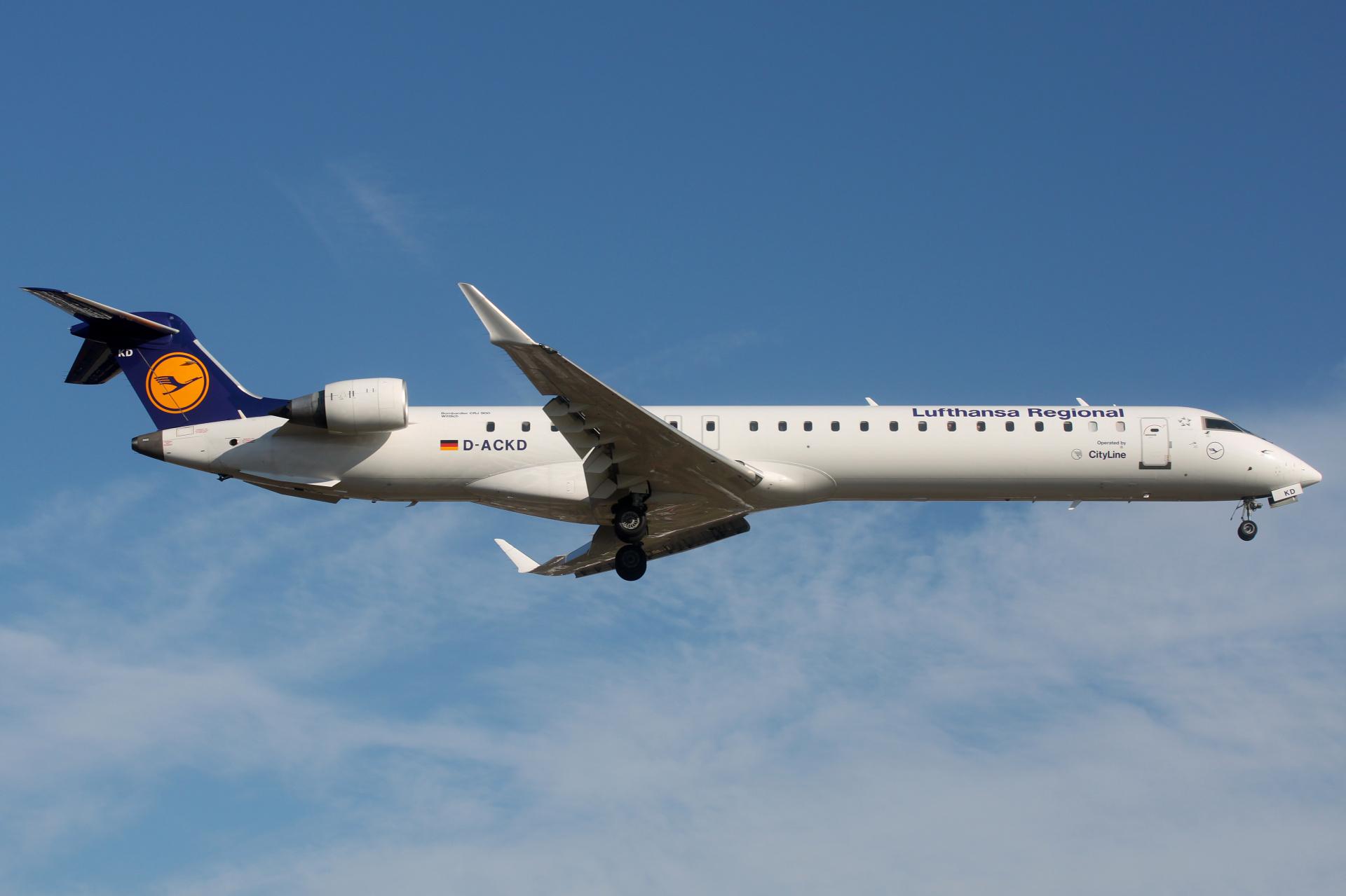 D-ACKD, Lufthansa Regional (CityLine) (Aircraft » EPWA Spotting » Mitsubishi Regional Jet » CRJ-900)