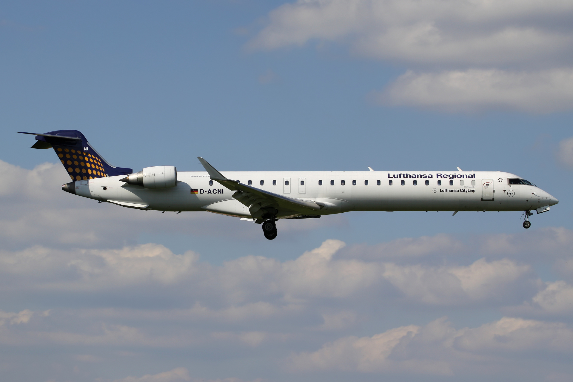 D-ACNI, Lufthansa Regional (Lufthansa CityLine) (Aircraft » EPWA Spotting » Mitsubishi Regional Jet » CRJ-900)