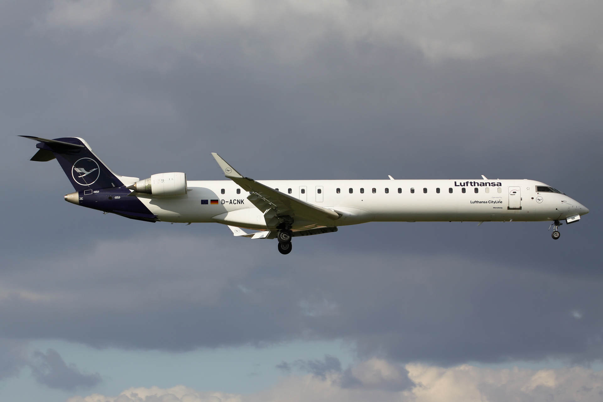 D-ACNK, Lufthansa (Lufthansa CityLine) (Aircraft » EPWA Spotting » Mitsubishi Regional Jet » CRJ-900)