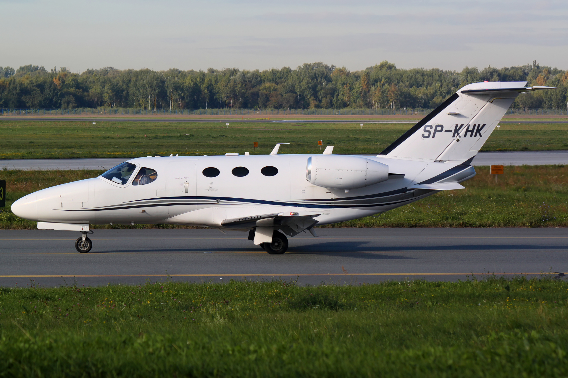 SP-KHK, prywatny (Samoloty » Spotting na EPWA » Cessna 510 Citation Mustang)