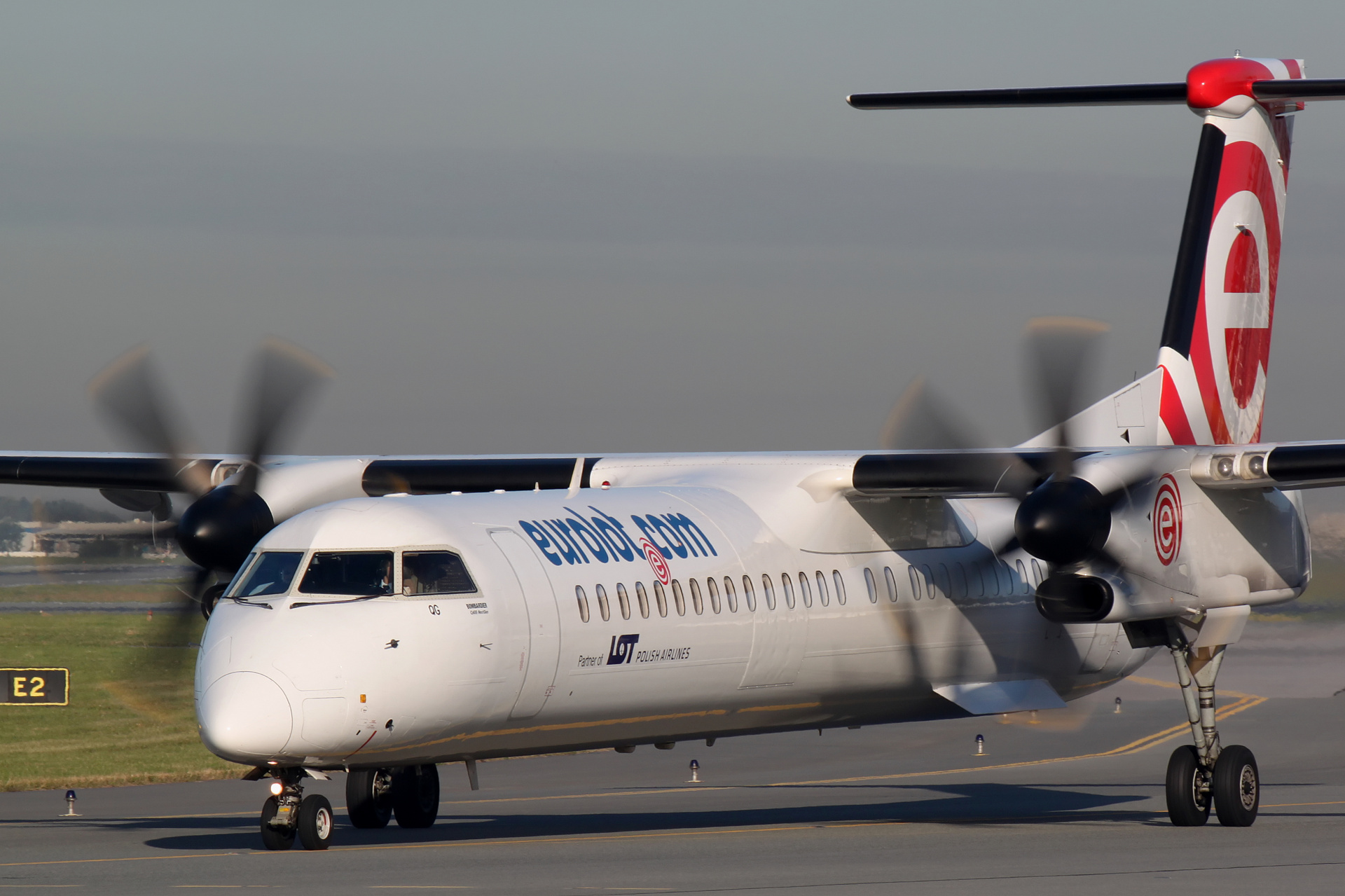 SP-EQG (Aircraft » EPWA Spotting » De Havilland Canada DHC-8 Dash 8 » EuroLOT)