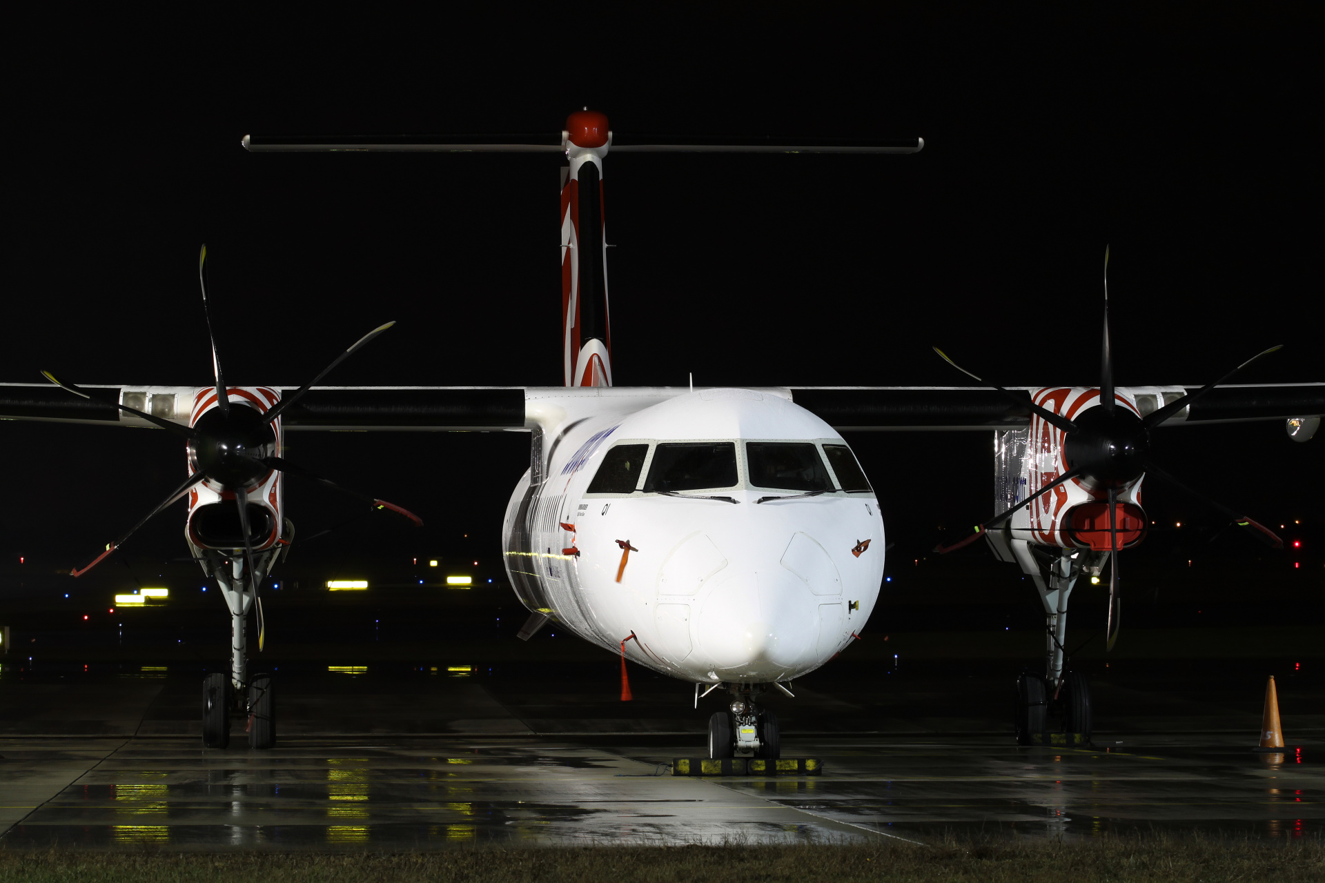 SP-EQI (Samoloty » Spotting na EPWA » De Havilland Canada DHC-8 Dash 8 » EuroLOT)