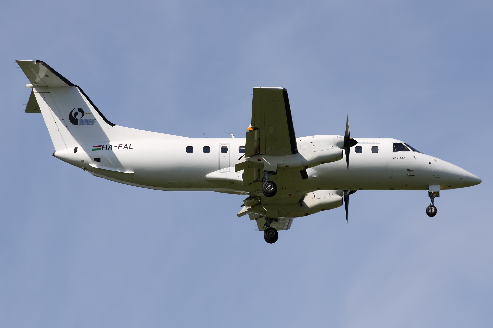 HA-FAL, Budapest Aircraft Service (Aircraft » EPWA Spotting » Embraer EMB-120 Brasilia)