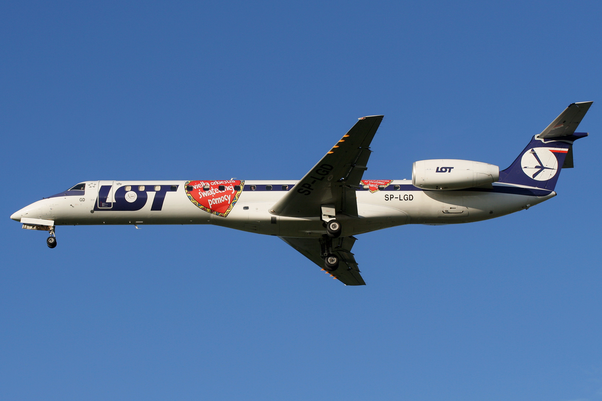 SP-LGD (WOŚP logos, 80th Anniversary sticker) (Aircraft » EPWA Spotting » Embraer ERJ-145 » LOT Polish Airlines)