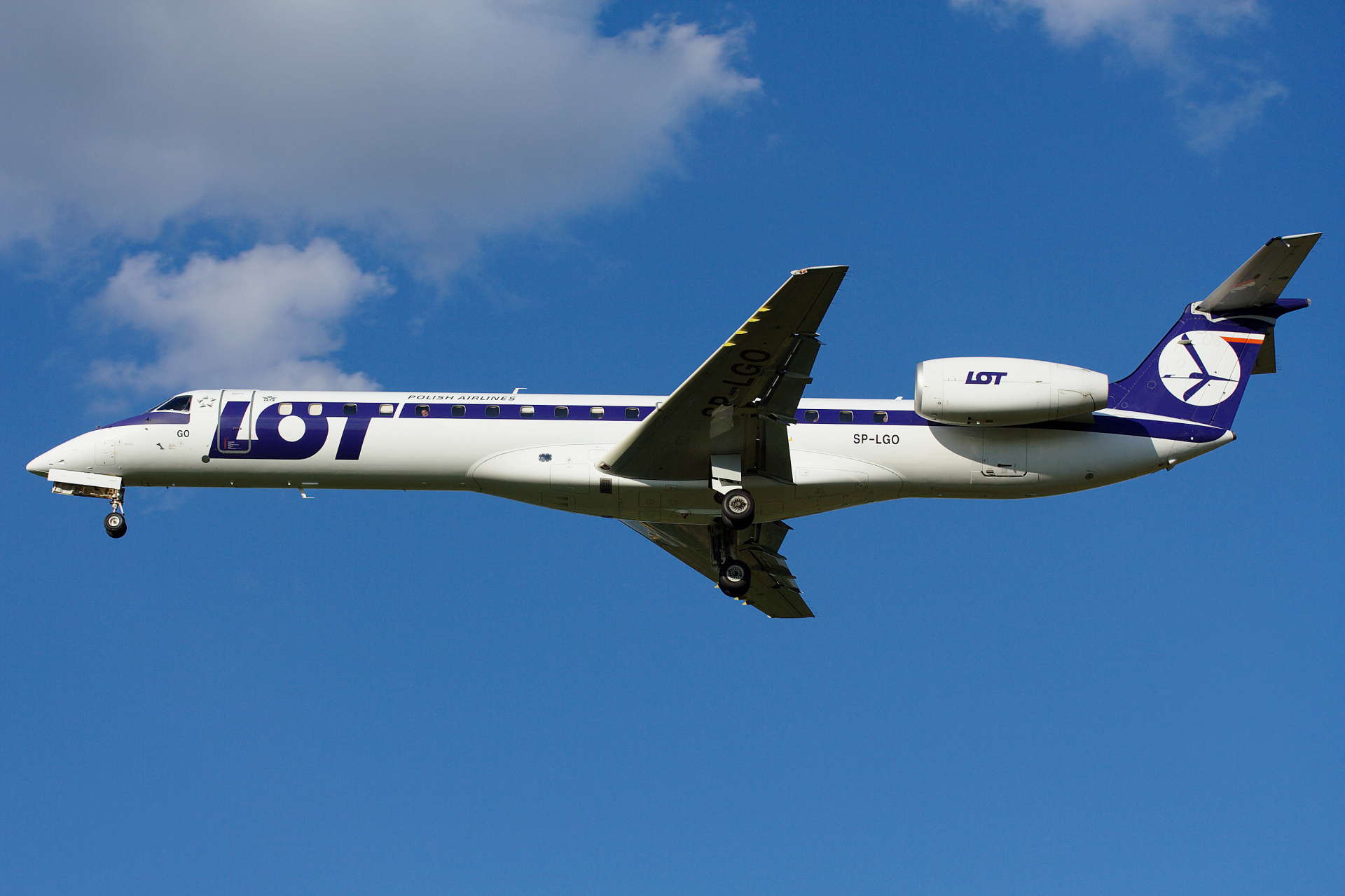 SP-LGO (Aircraft » EPWA Spotting » Embraer ERJ-145 » LOT Polish Airlines)