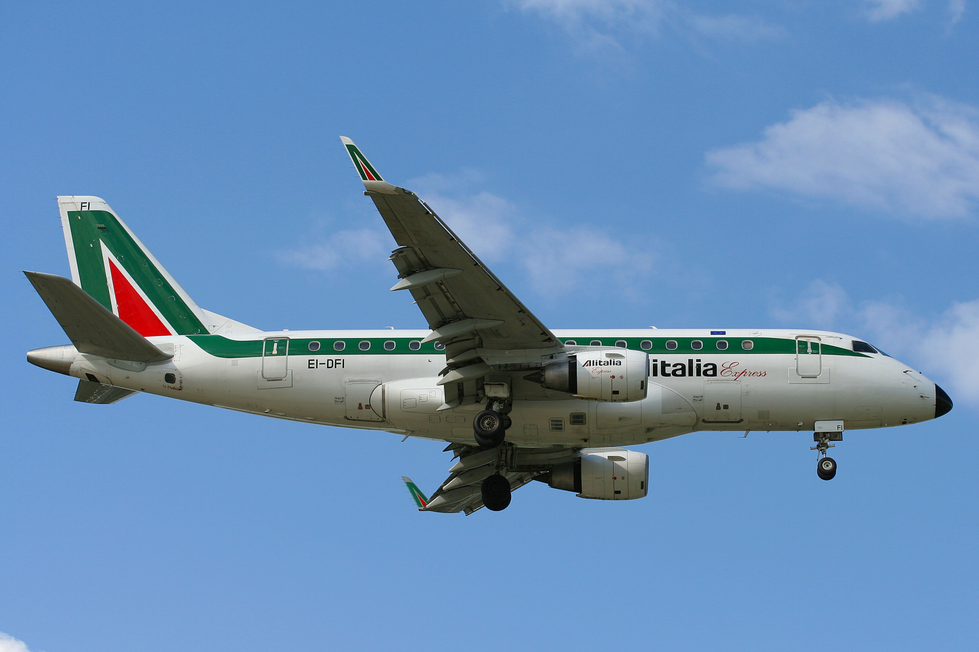 EI-DFI, Alitalia Express (Samoloty » Spotting na EPWA » Embraer E170)