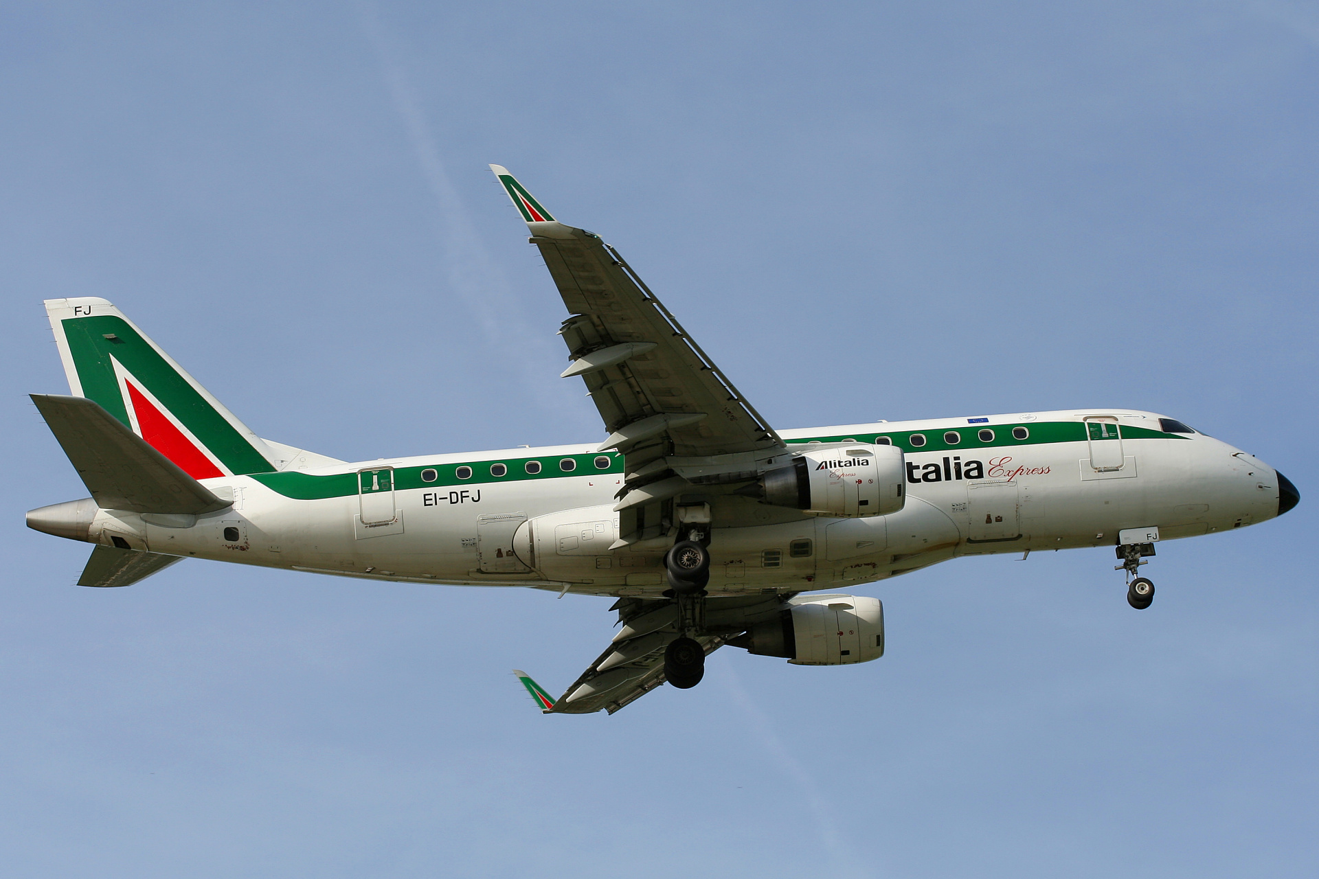 EI-DFJ, Alitalia Express (Aircraft » EPWA Spotting » Embraer E170)