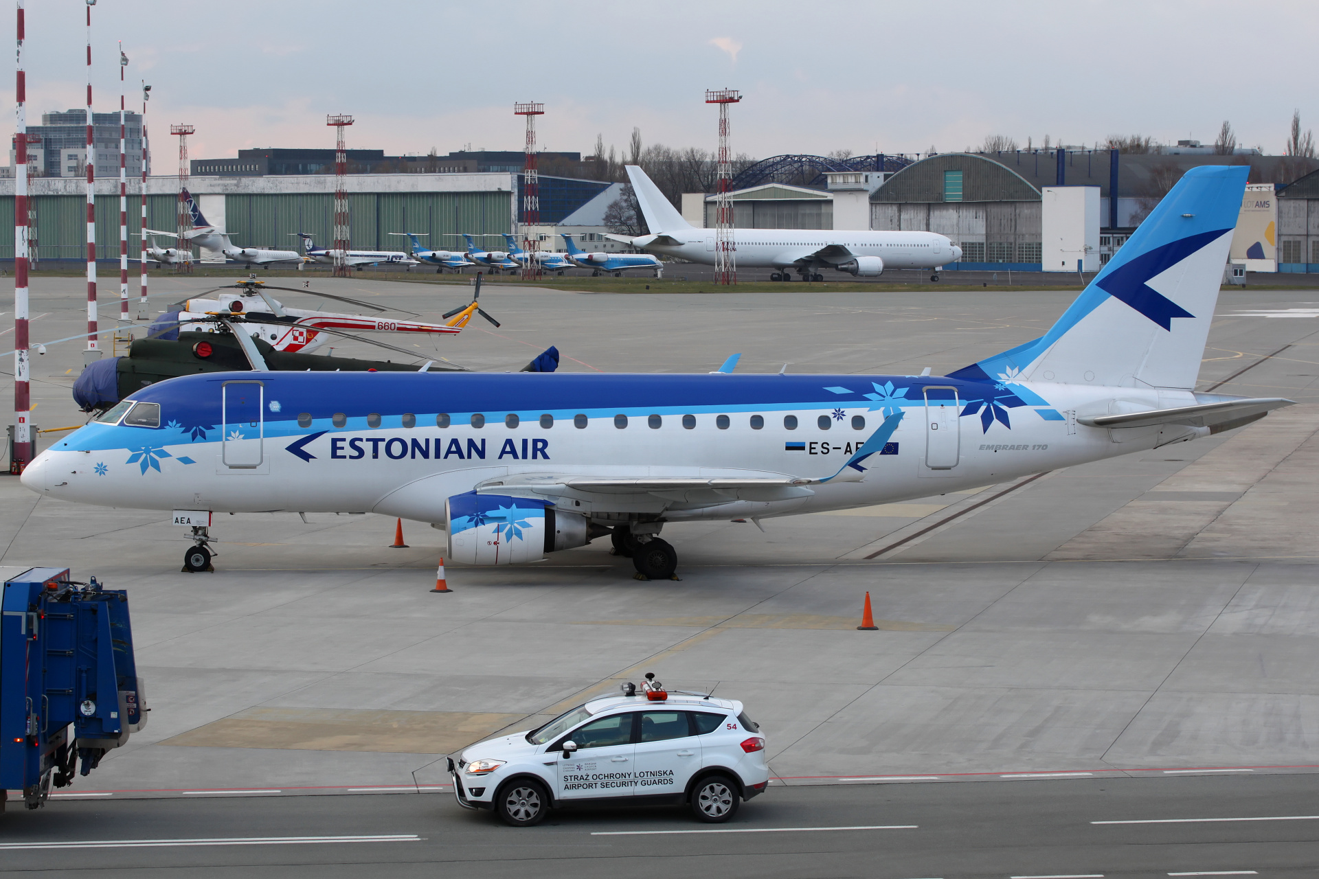 ES-AEA, Estonian Air (Aircraft » EPWA Spotting » Embraer E170)