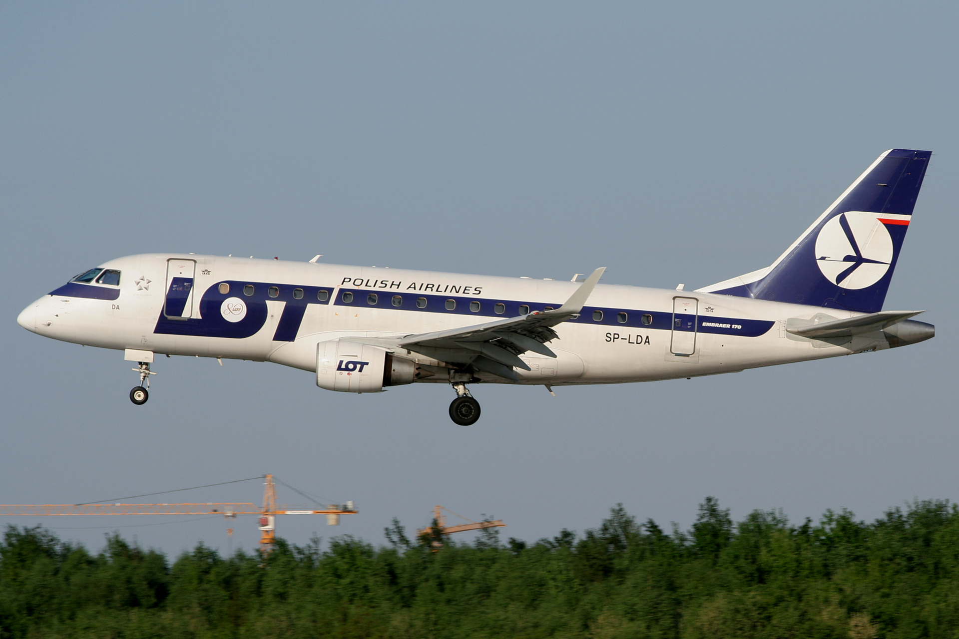 SP-LDA (80th Anniversary sticker) (Aircraft » EPWA Spotting » Embraer E170 » LOT Polish Airlines)
