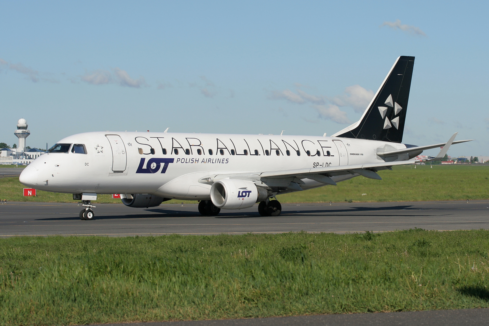 SP-LDC (Star Alliance livery) (Aircraft » EPWA Spotting » Embraer E170 » LOT Polish Airlines)