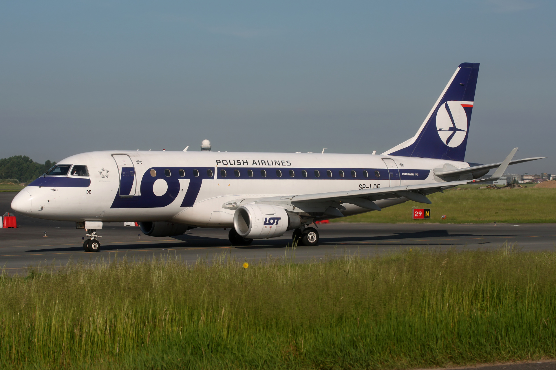 SP-LDE (Aircraft » EPWA Spotting » Embraer E170 » LOT Polish Airlines)