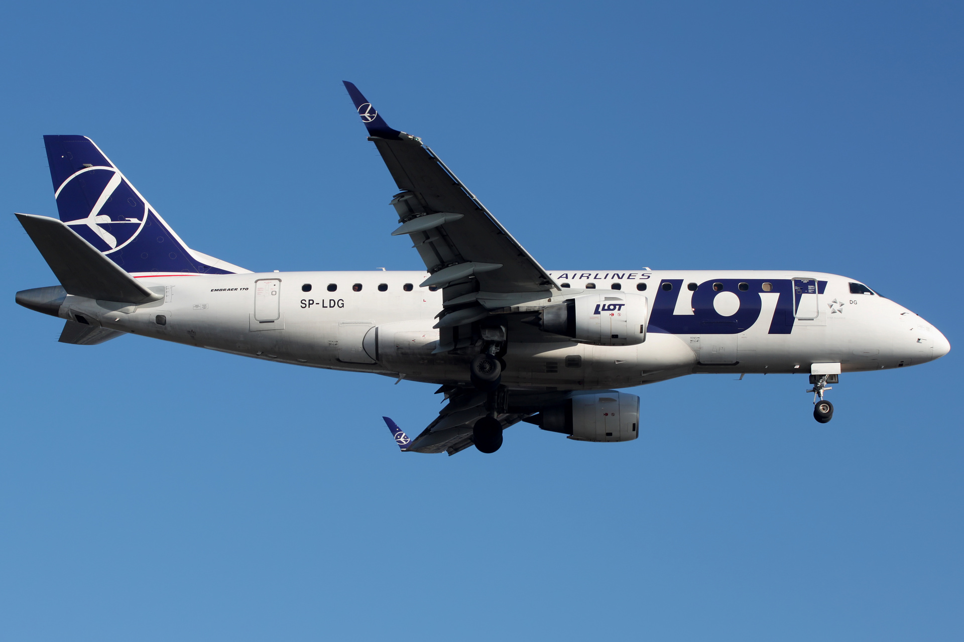 SP-LDG (nowe malowanie) (Samoloty » Spotting na EPWA » Embraer E170 » Polskie Linie Lotnicze LOT)