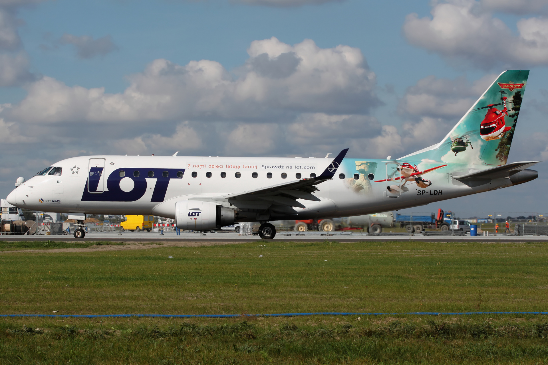 SP-LDH (Planes 2 livery) (Aircraft » EPWA Spotting » Embraer E170 » LOT Polish Airlines)