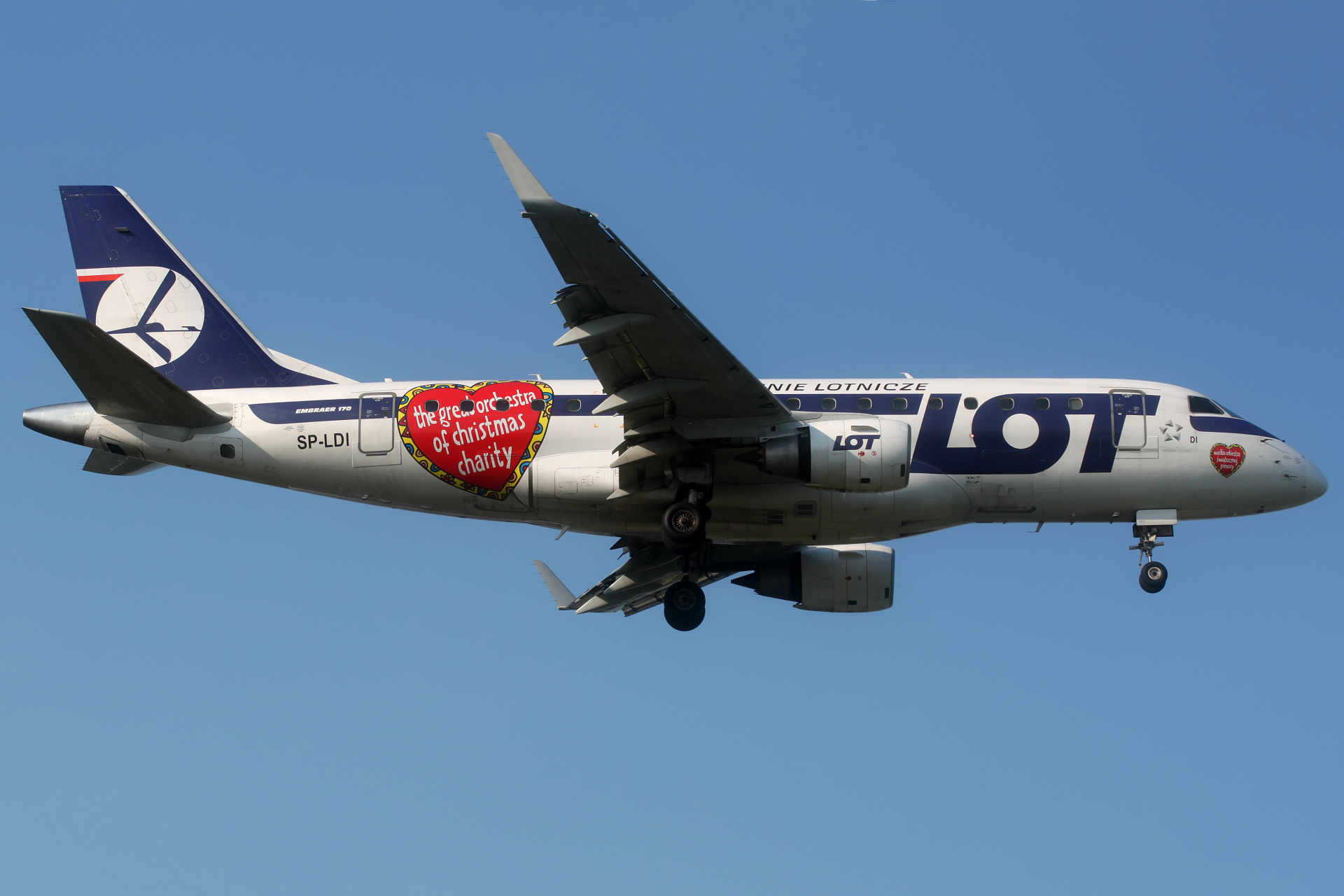 SP-LDI (WOŚP logos) (Aircraft » EPWA Spotting » Embraer E170 » LOT Polish Airlines)