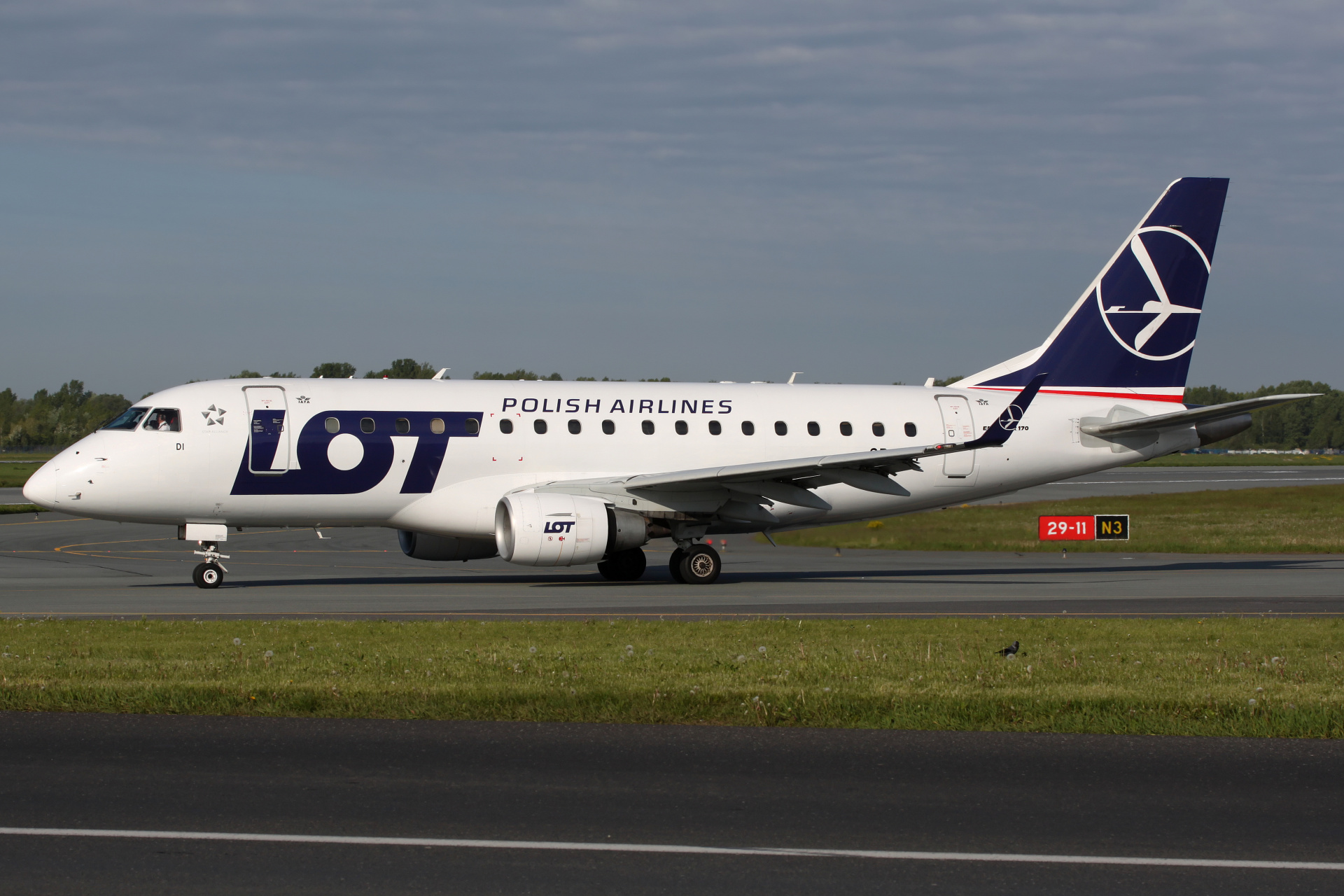 SP-LDI (nowe malowanie) (Samoloty » Spotting na EPWA » Embraer E170 » Polskie Linie Lotnicze LOT)