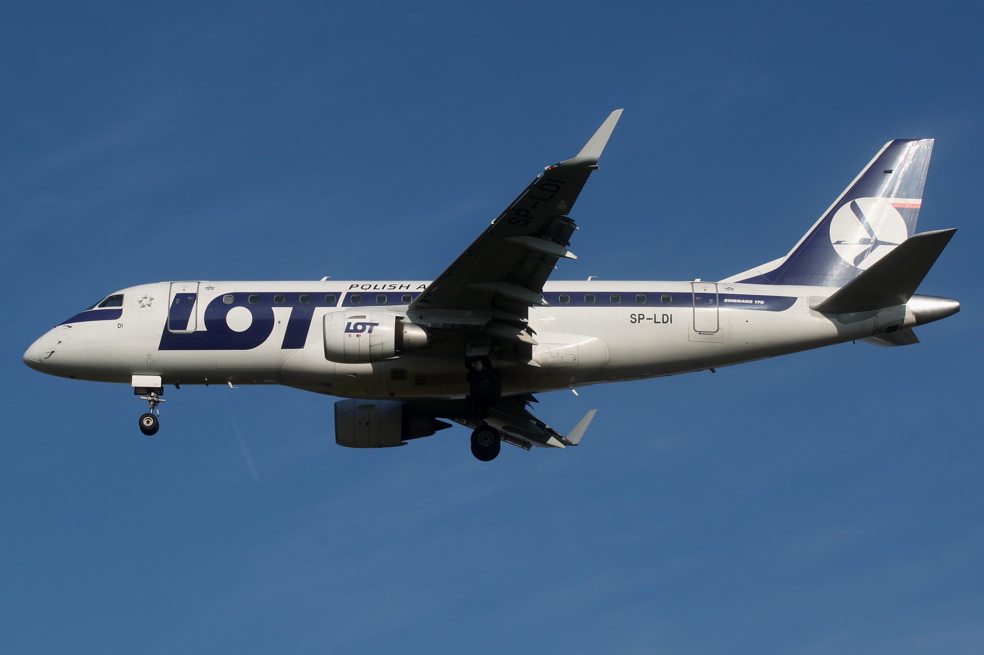 SP-LDI (Aircraft » EPWA Spotting » Embraer E170 » LOT Polish Airlines)