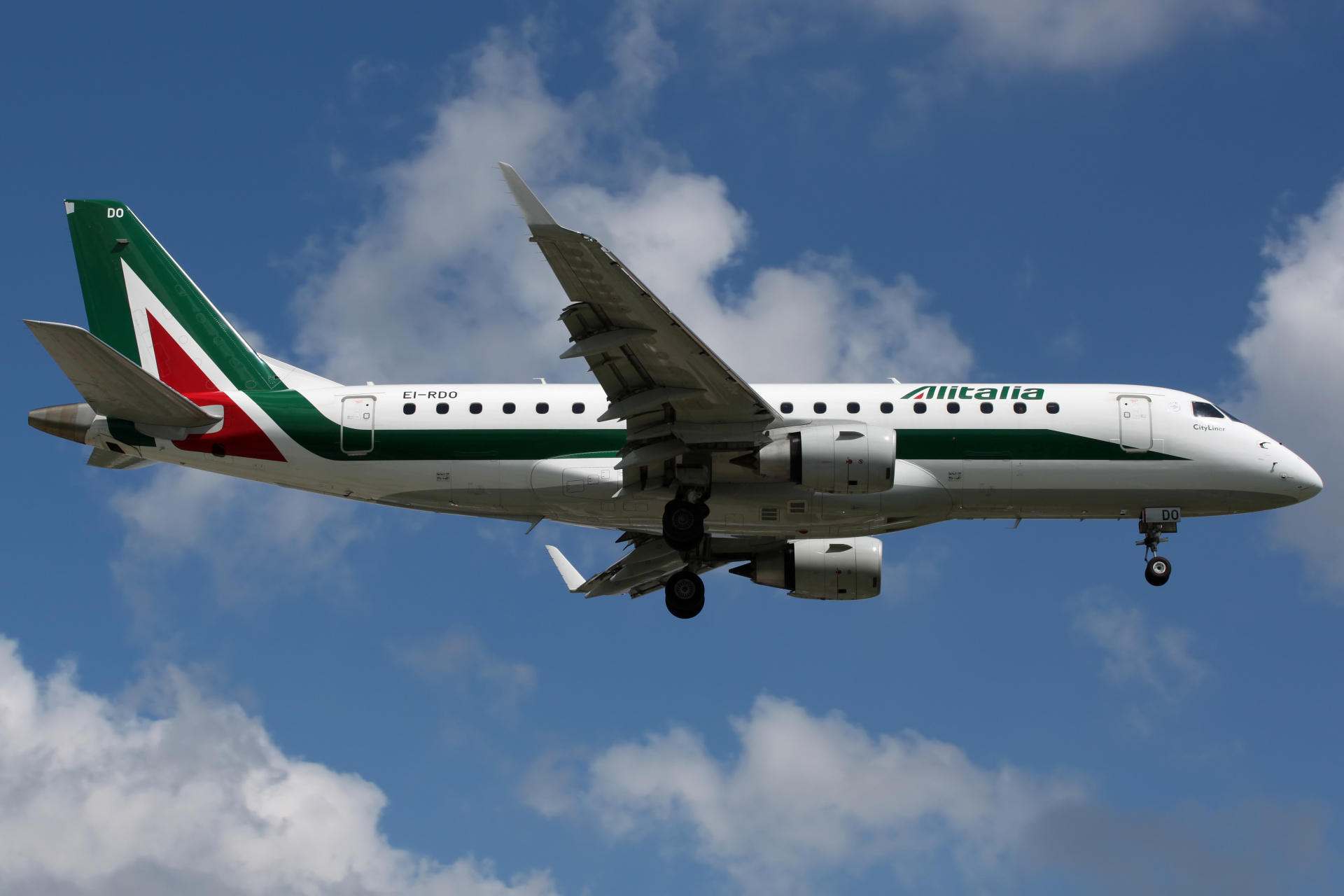 EI-RDO, Alitalia CityLiner (Aircraft » EPWA Spotting » Embraer E175)
