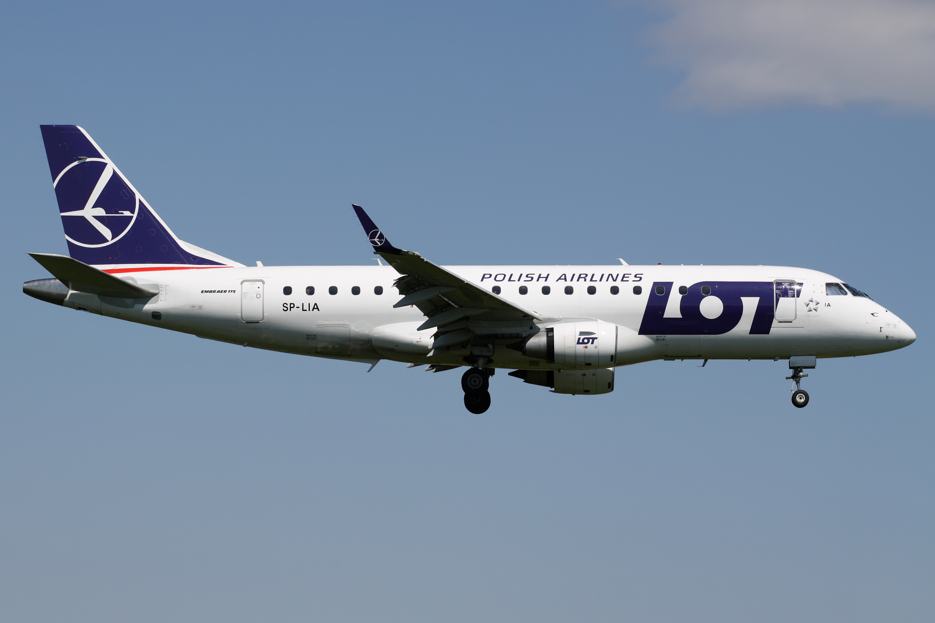 SP-LIA (nowe malowanie) (Samoloty » Spotting na EPWA » Embraer E175 » Polskie Linie Lotnicze LOT)