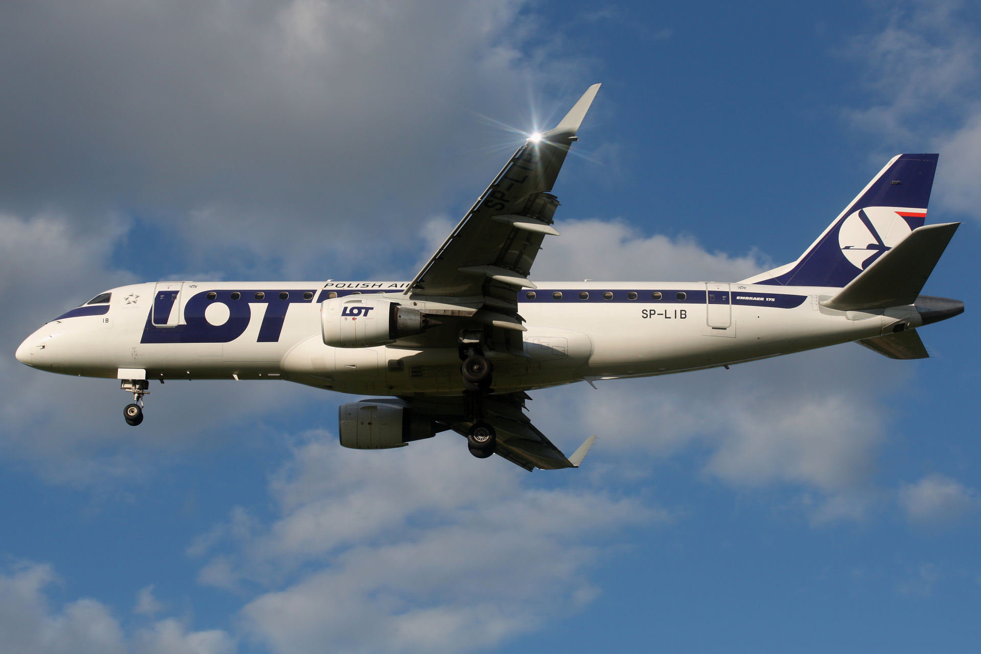 SP-LIB (Aircraft » EPWA Spotting » Embraer E175 (ERJ-170-200) » LOT Polish Airlines)