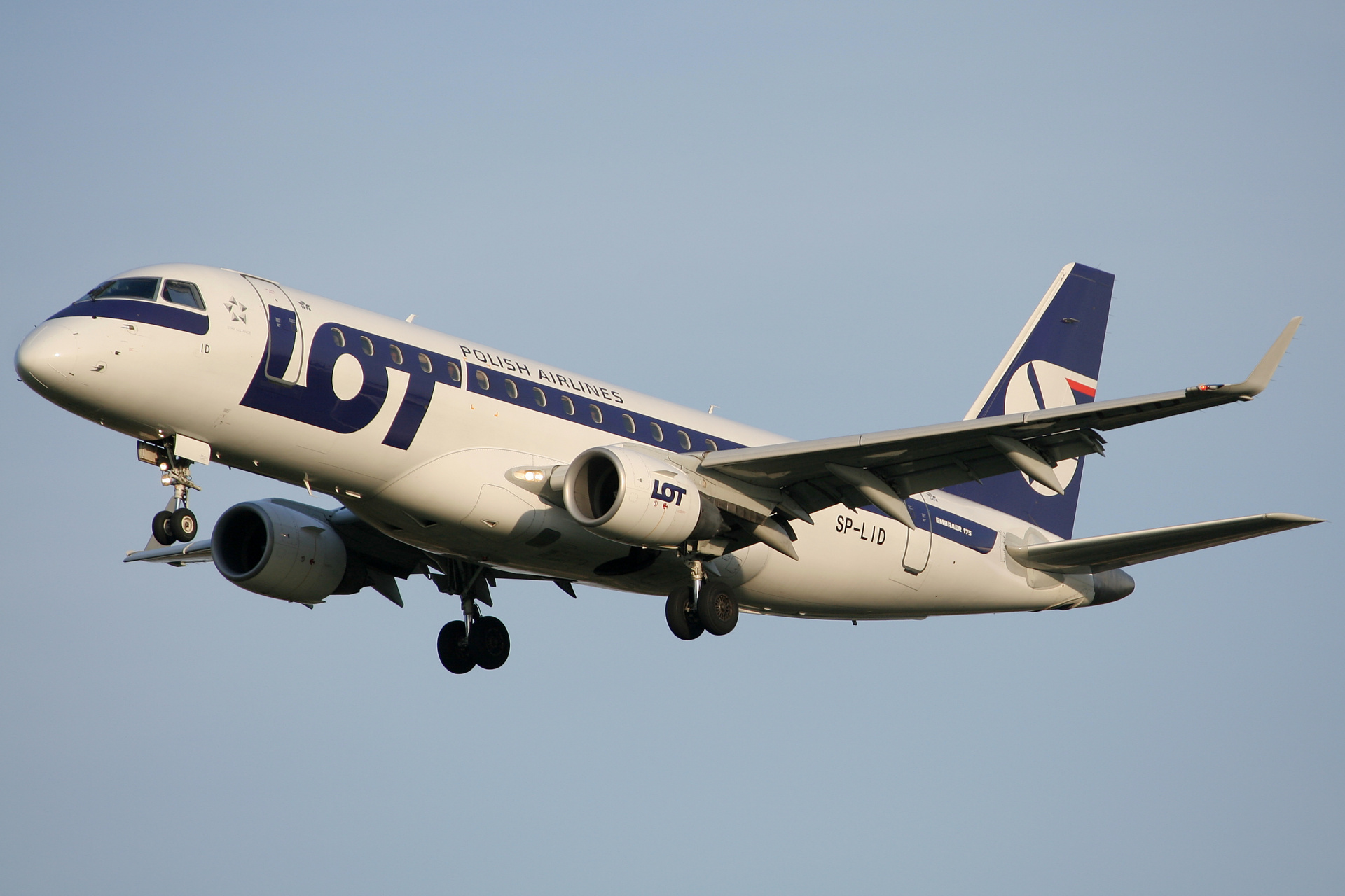 SP-LID (Samoloty » Spotting na EPWA » Embraer E175 » Polskie Linie Lotnicze LOT)