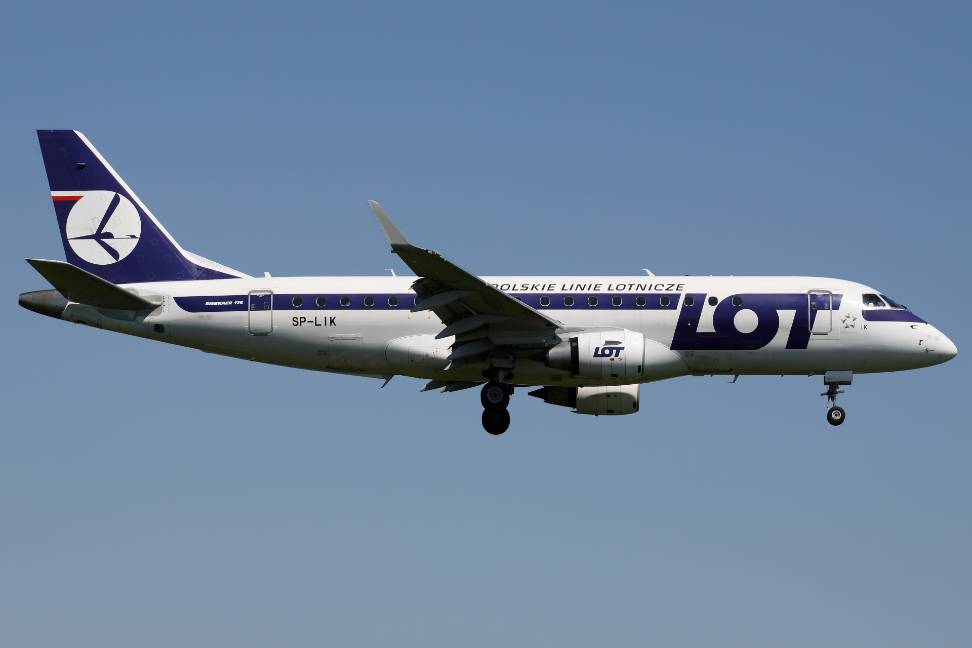 SP-LIK (Aircraft » EPWA Spotting » Embraer E175 (ERJ-170-200) » LOT Polish Airlines)