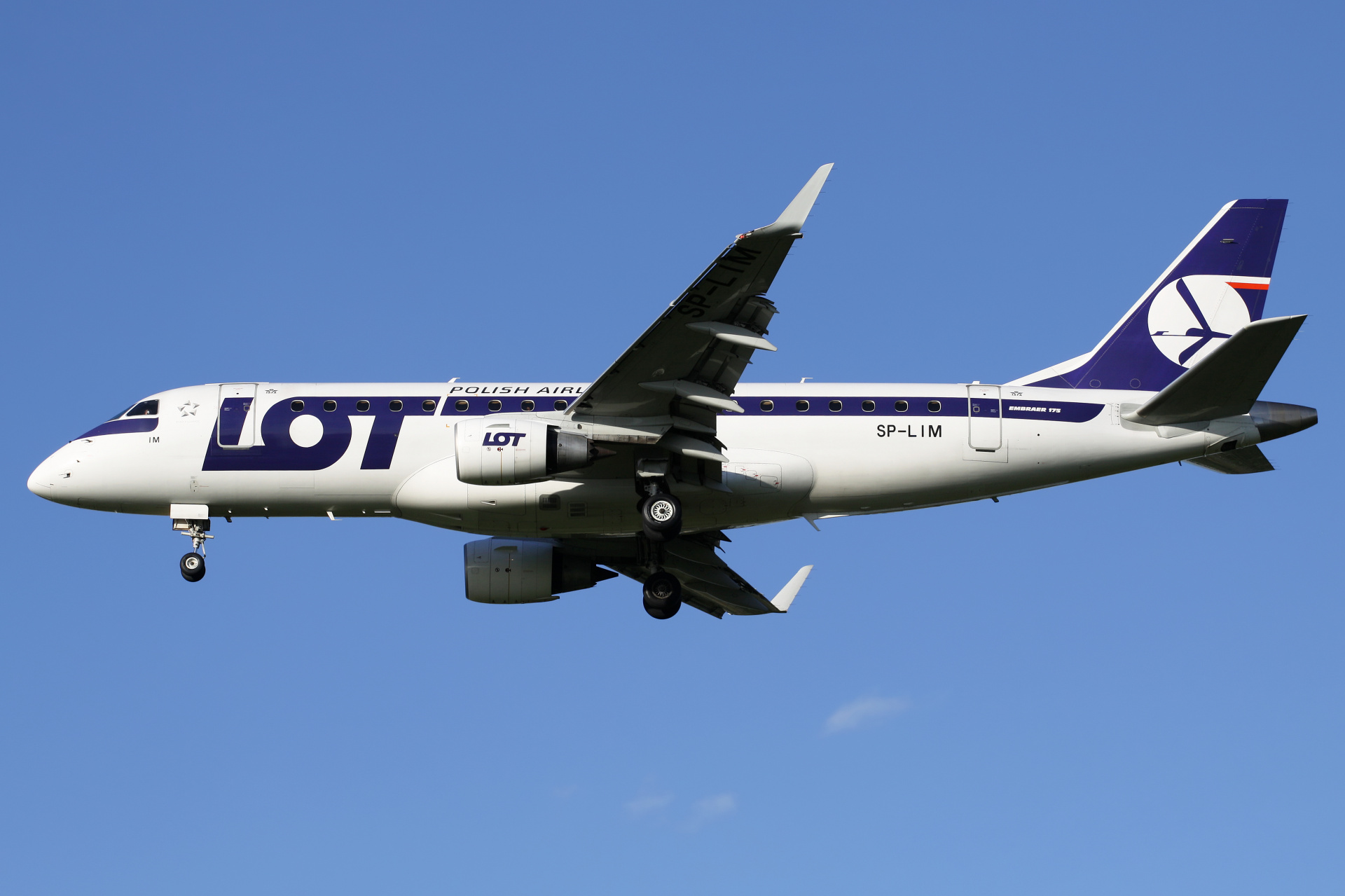 SP-LIM (Aircraft » EPWA Spotting » Embraer E175 (ERJ-170-200) » LOT Polish Airlines)