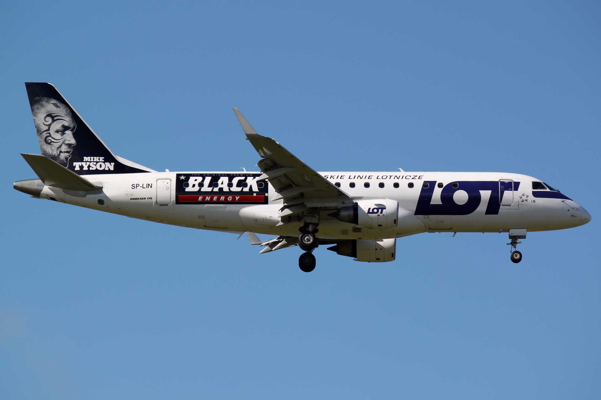 SP-LIN (Black Energy Drink livery) (Aircraft » EPWA Spotting » Embraer E175 » LOT Polish Airlines)