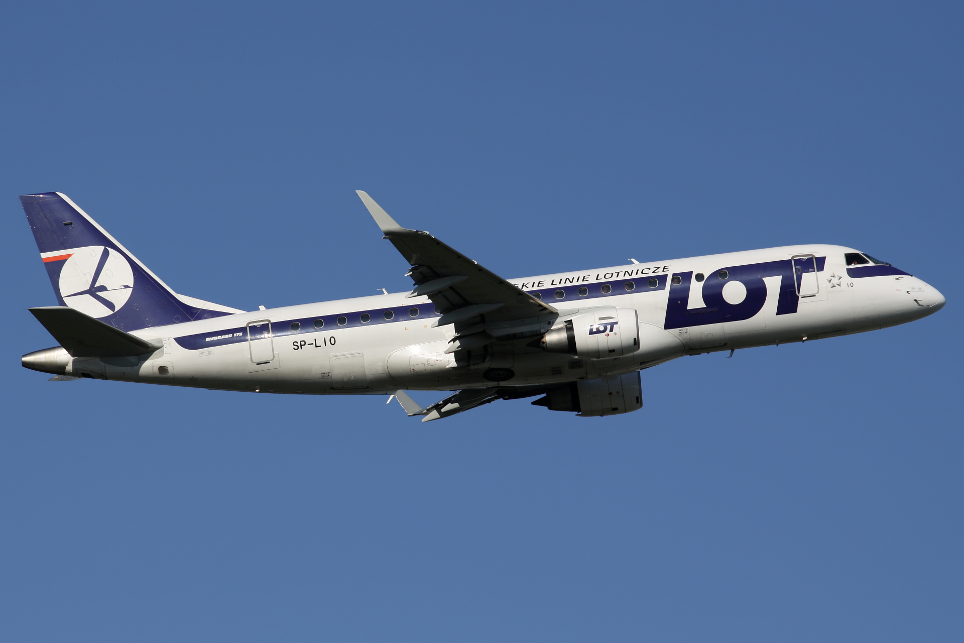 SP-LIO (Aircraft » EPWA Spotting » Embraer E175 » LOT Polish Airlines)