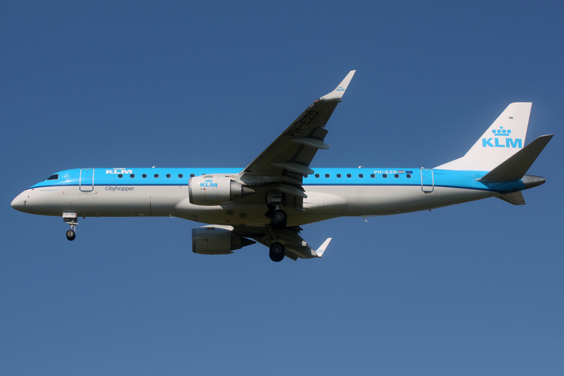 PH-EZO (Aircraft » EPWA Spotting » Embraer E190 » KLM Cityhopper)