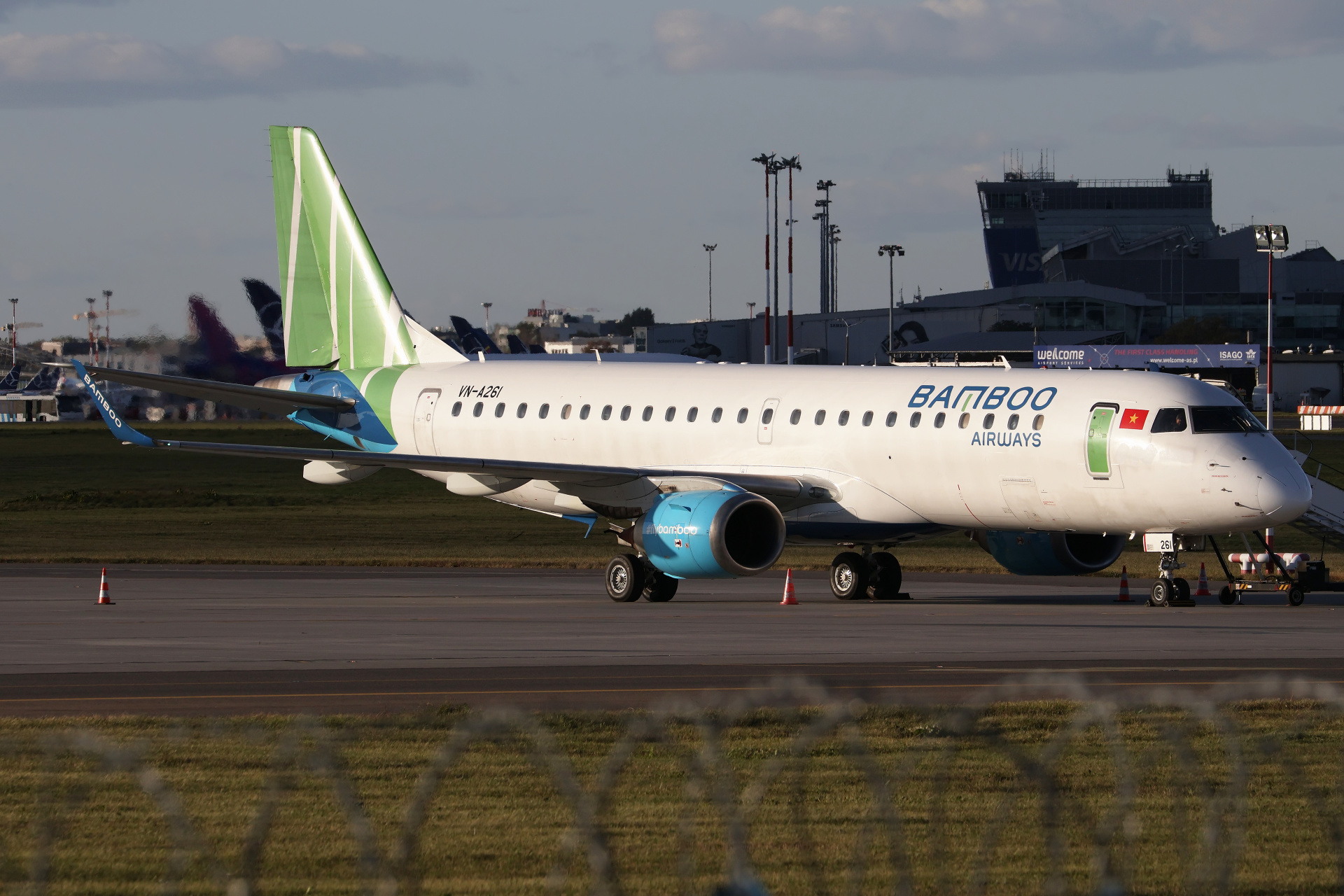 VN-A261, Bamboo Airways (Aircraft » EPWA Spotting » Embraer E190)