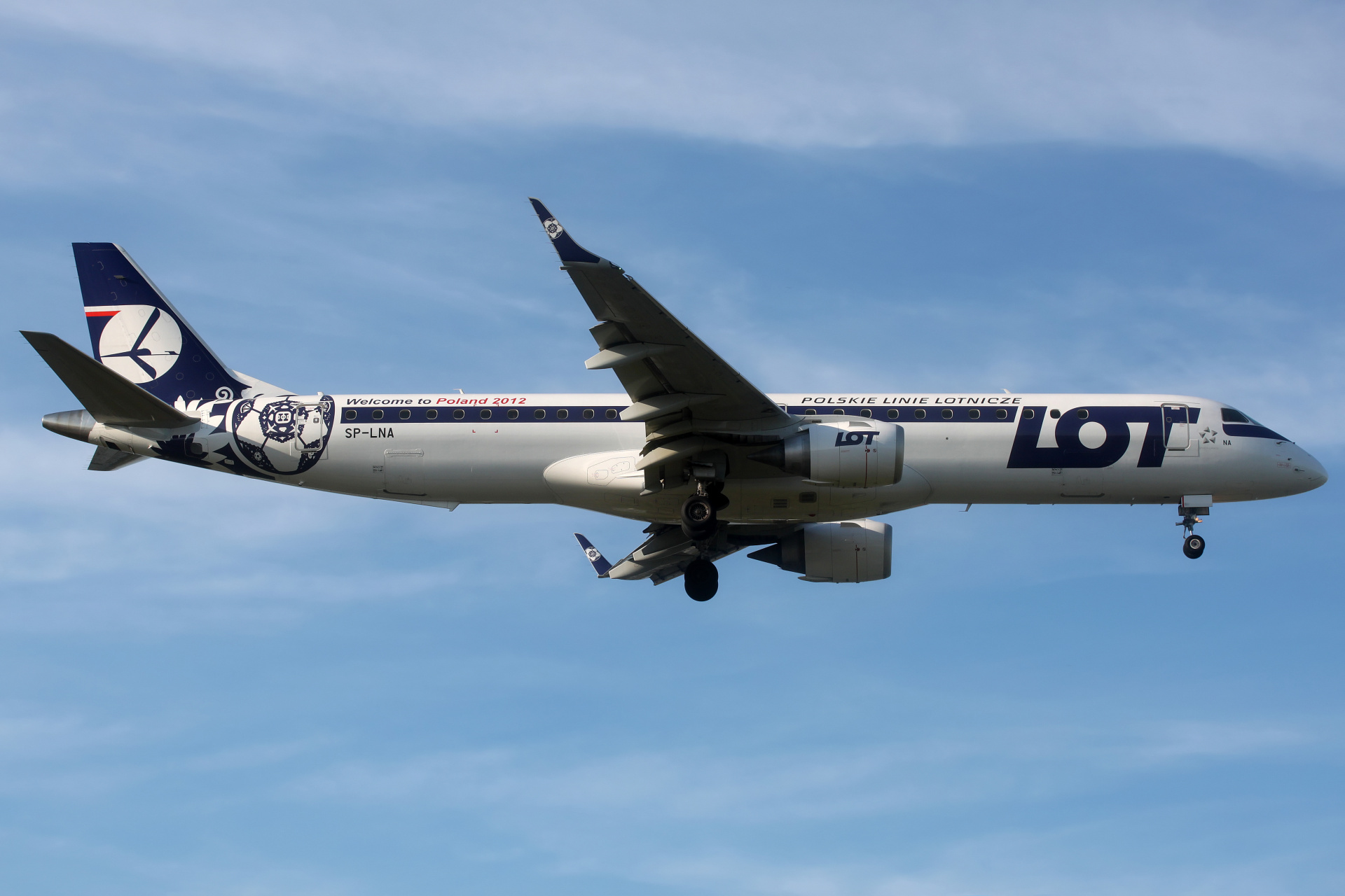 SP-LNA (Welcome to Poland 2012 livery) (Aircraft » EPWA Spotting » Embraer E195 » LOT Polish Airlines)