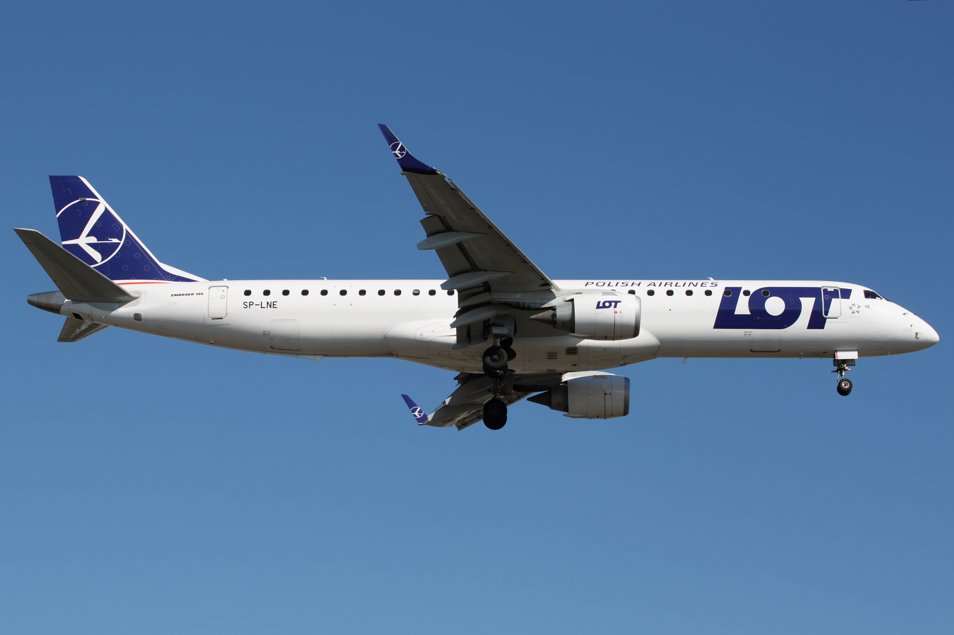SP-LNE (Samoloty » Spotting na EPWA » Embraer E195 (ERJ-190-200) » Polskie Linie Lotnicze LOT)