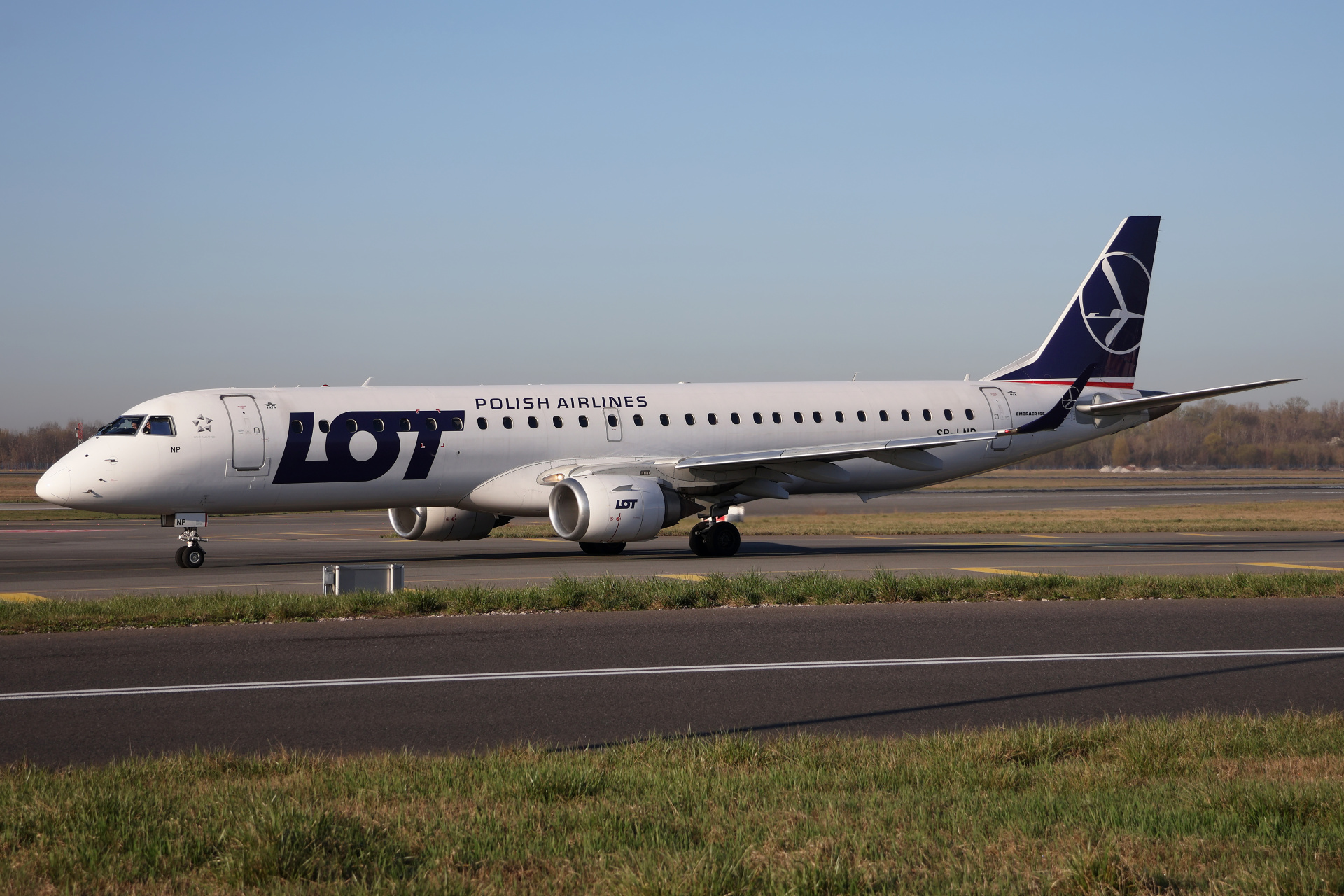 SP-LNP (Aircraft » EPWA Spotting » Embraer E195 (ERJ-190-200) » LOT Polish Airlines)