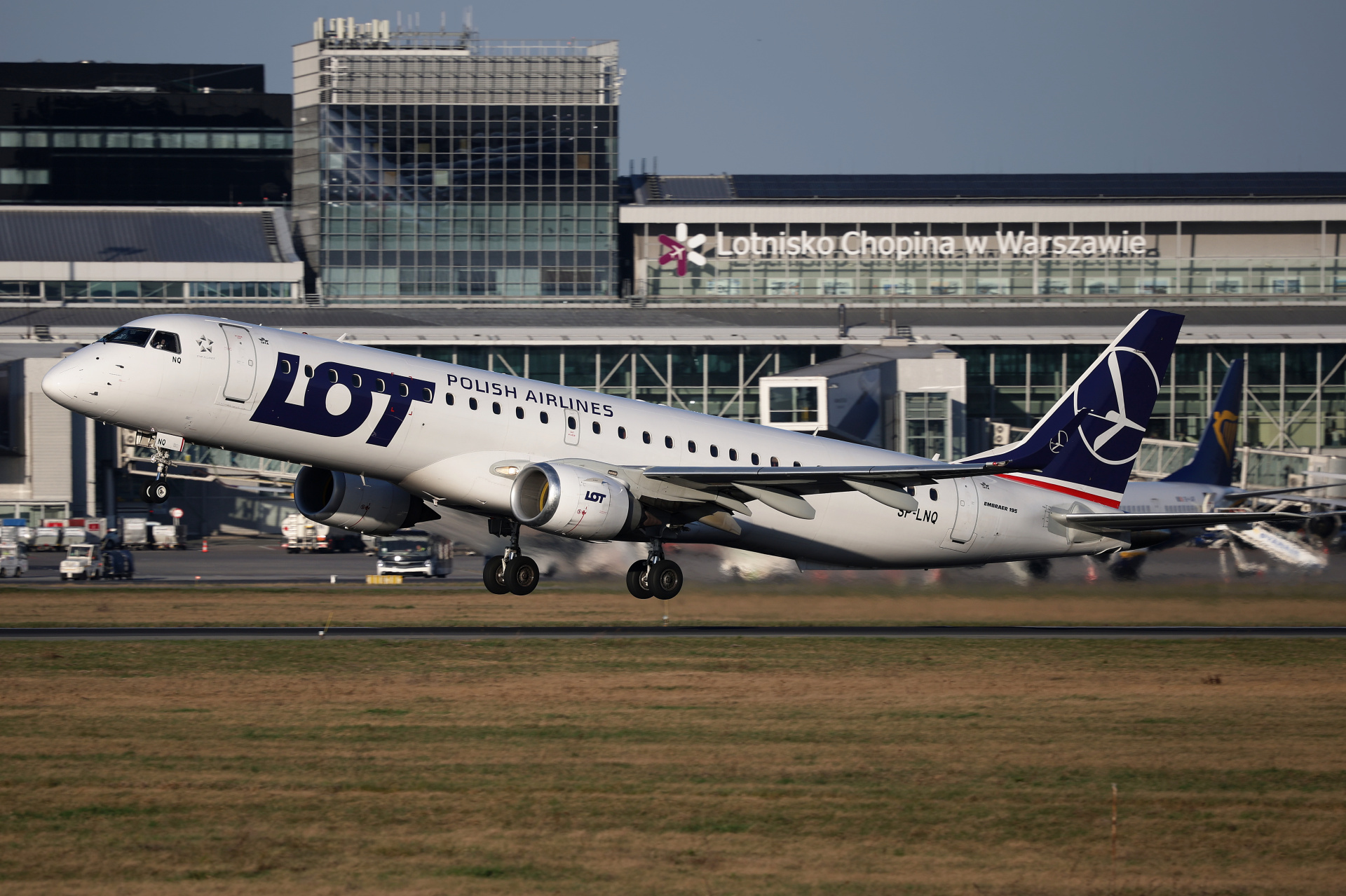 SP-LNQ (Aircraft » EPWA Spotting » Embraer E195 (ERJ-190-200) » LOT Polish Airlines)