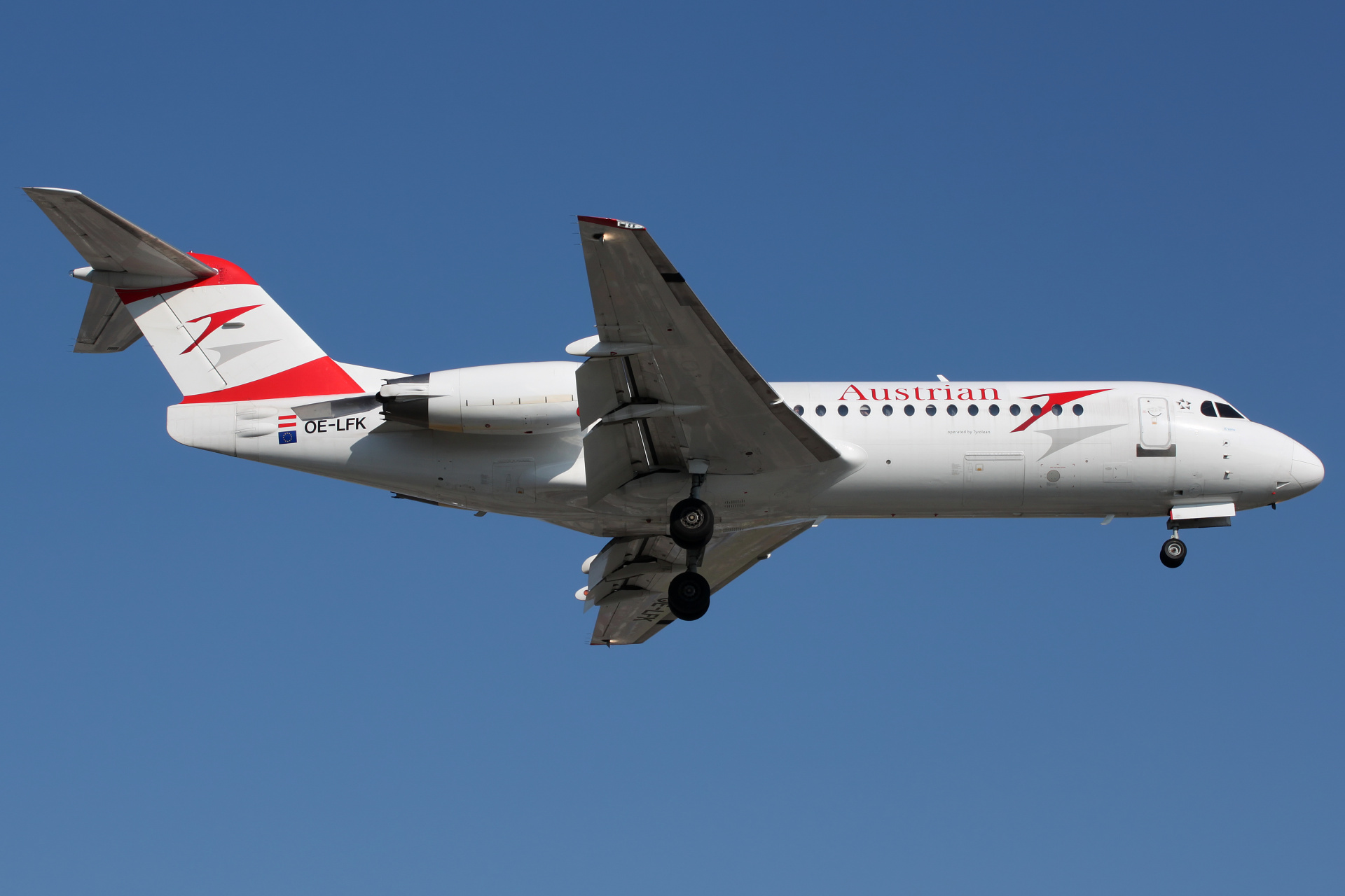 OE-LFK, Austrian Airlines (malowanie niekompletne) (Samoloty » Spotting na EPWA » Fokker  70)