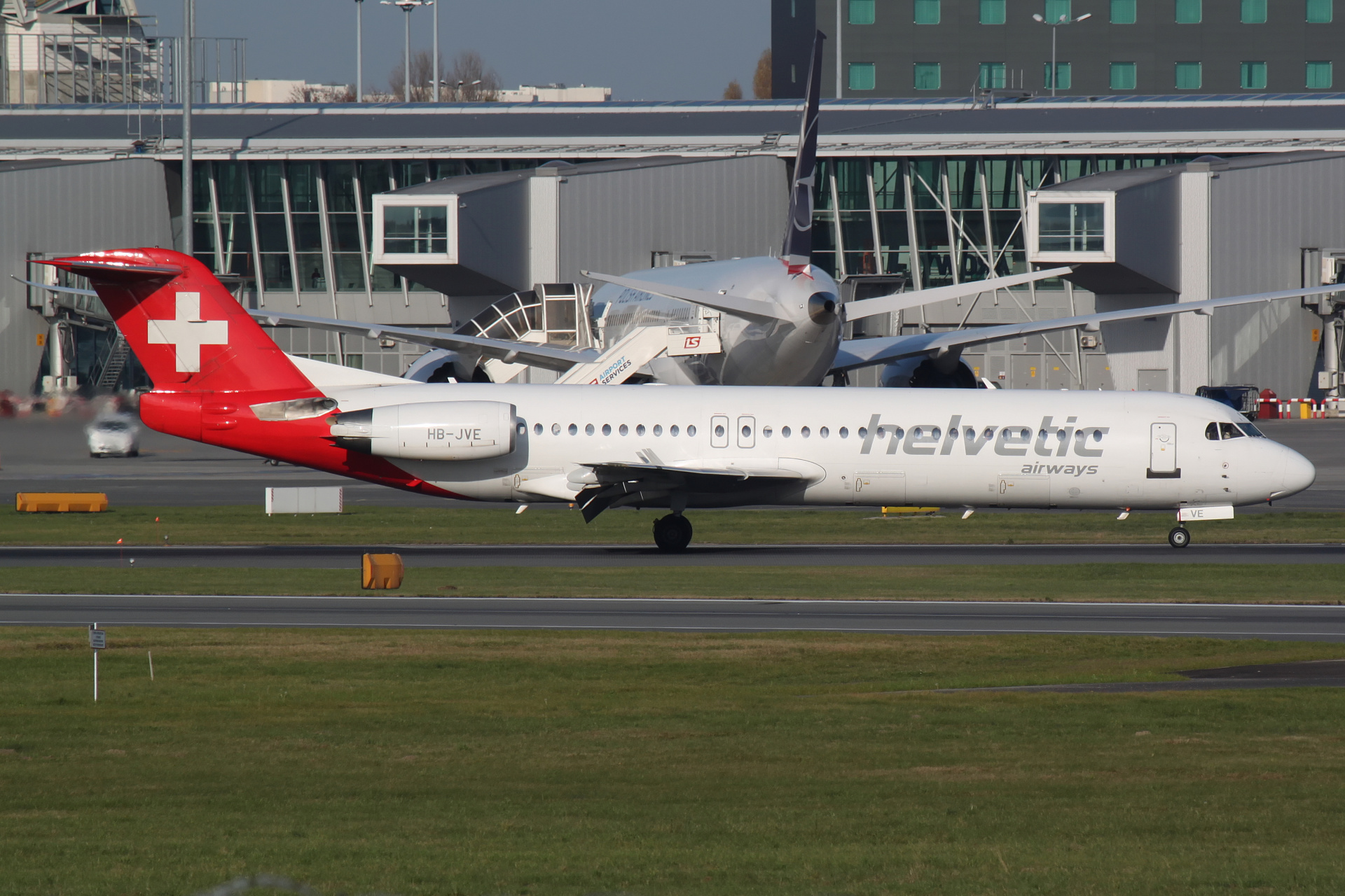 HB-JVE (Samoloty » Spotting na EPWA » Fokker 100 » Helvetic Airways)