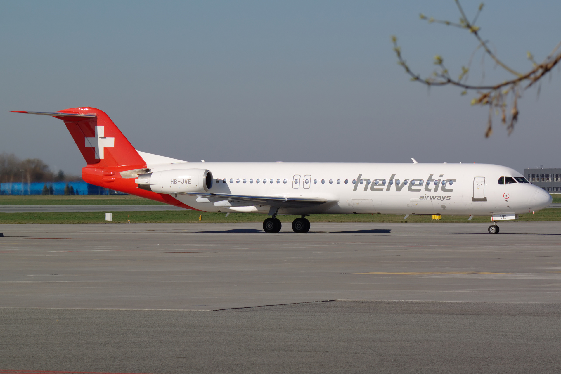 HB-JVE (Samoloty » Spotting na EPWA » Fokker 100 » Helvetic Airways)
