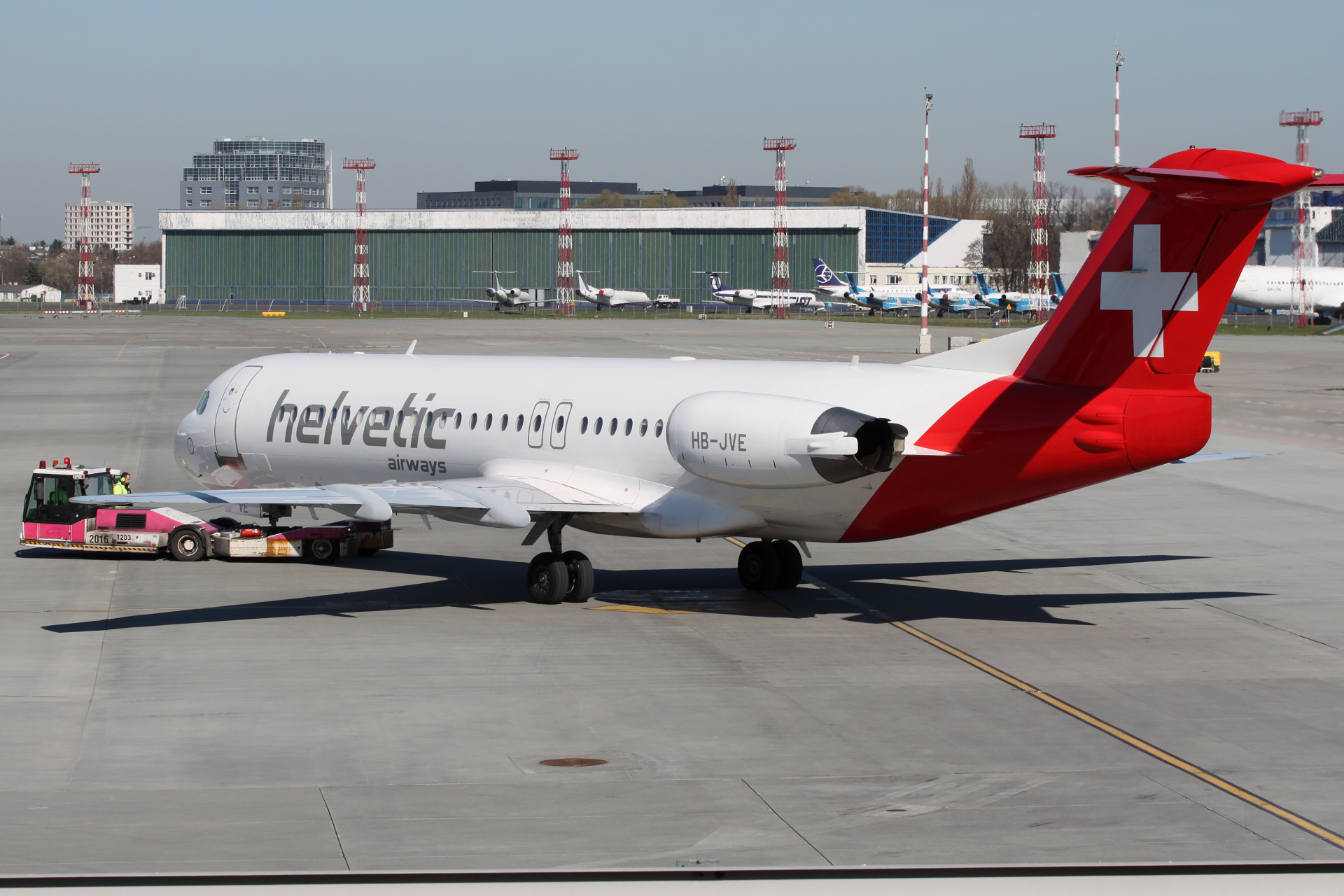 HB-JVE (Samoloty » Spotting na EPWA » Fokker 100 » Helvetic Airways)