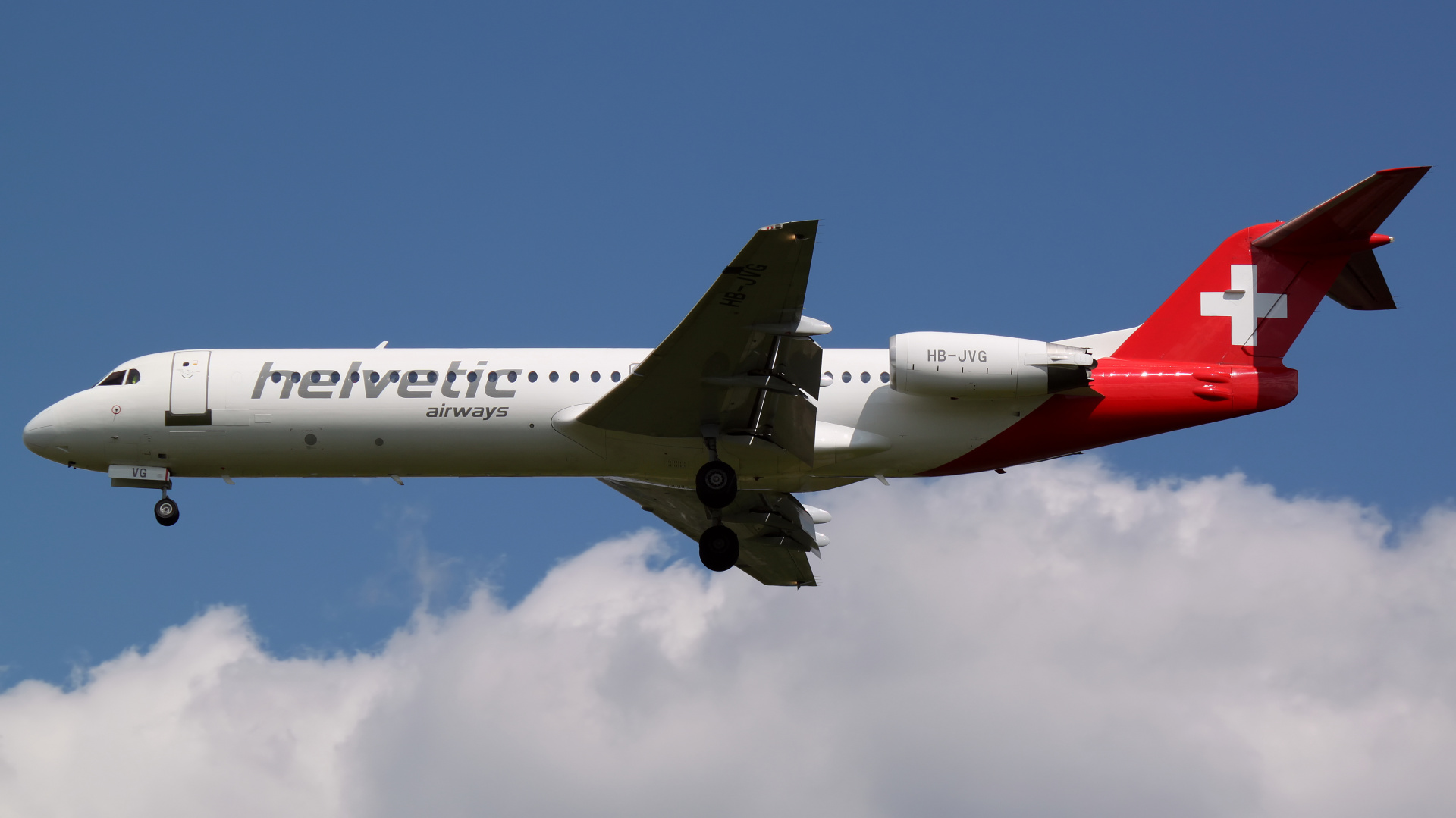 HB-JVG (Aircraft » EPWA Spotting » Fokker 100 » Helvetic Airways)