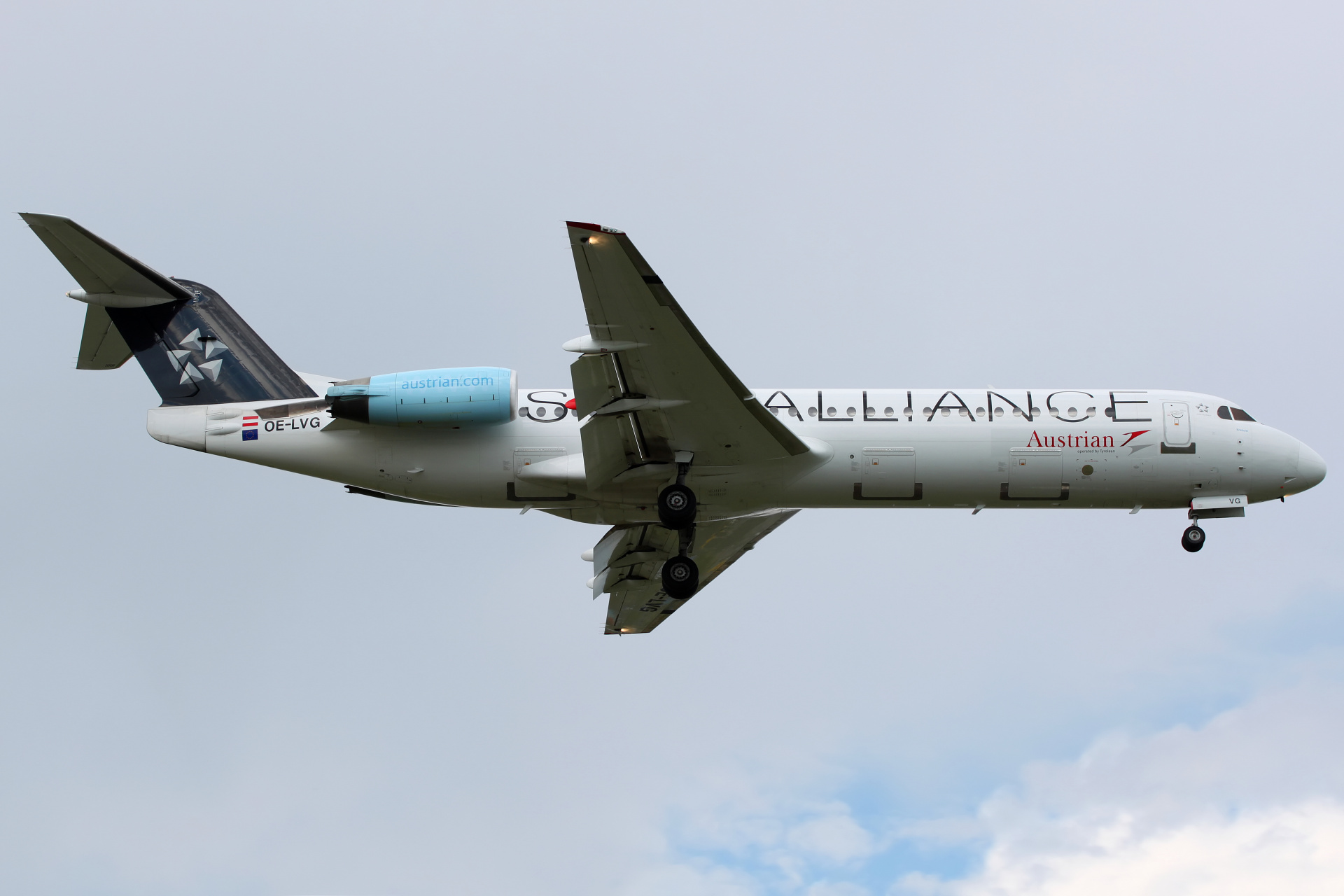 OE-LVG, Austrian Airlines (malowanie Star Alliance) (Samoloty » Spotting na EPWA » Fokker 100)