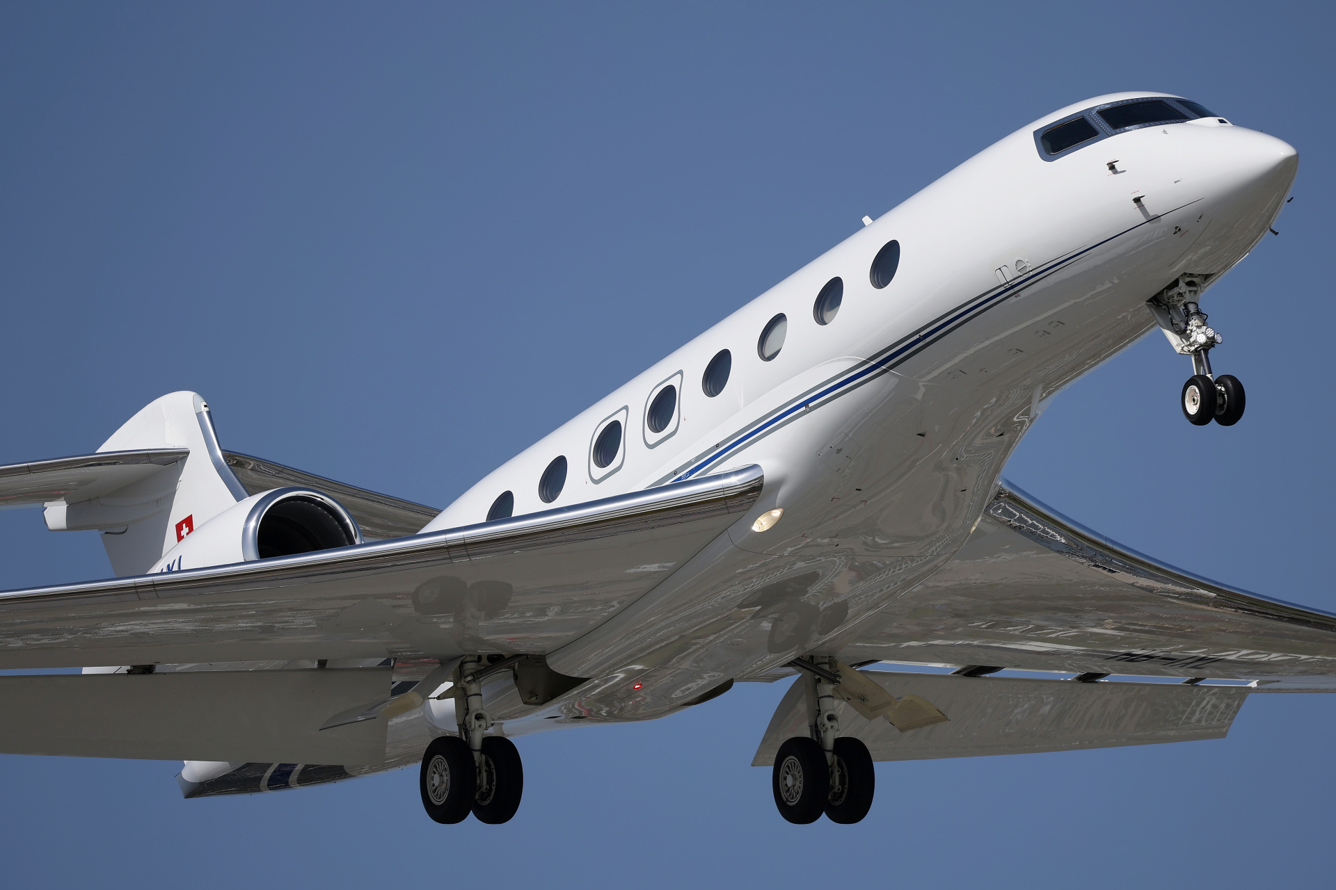 HB-IXL, unknown (Aircraft » EPWA Spotting » Gulfstream G650)