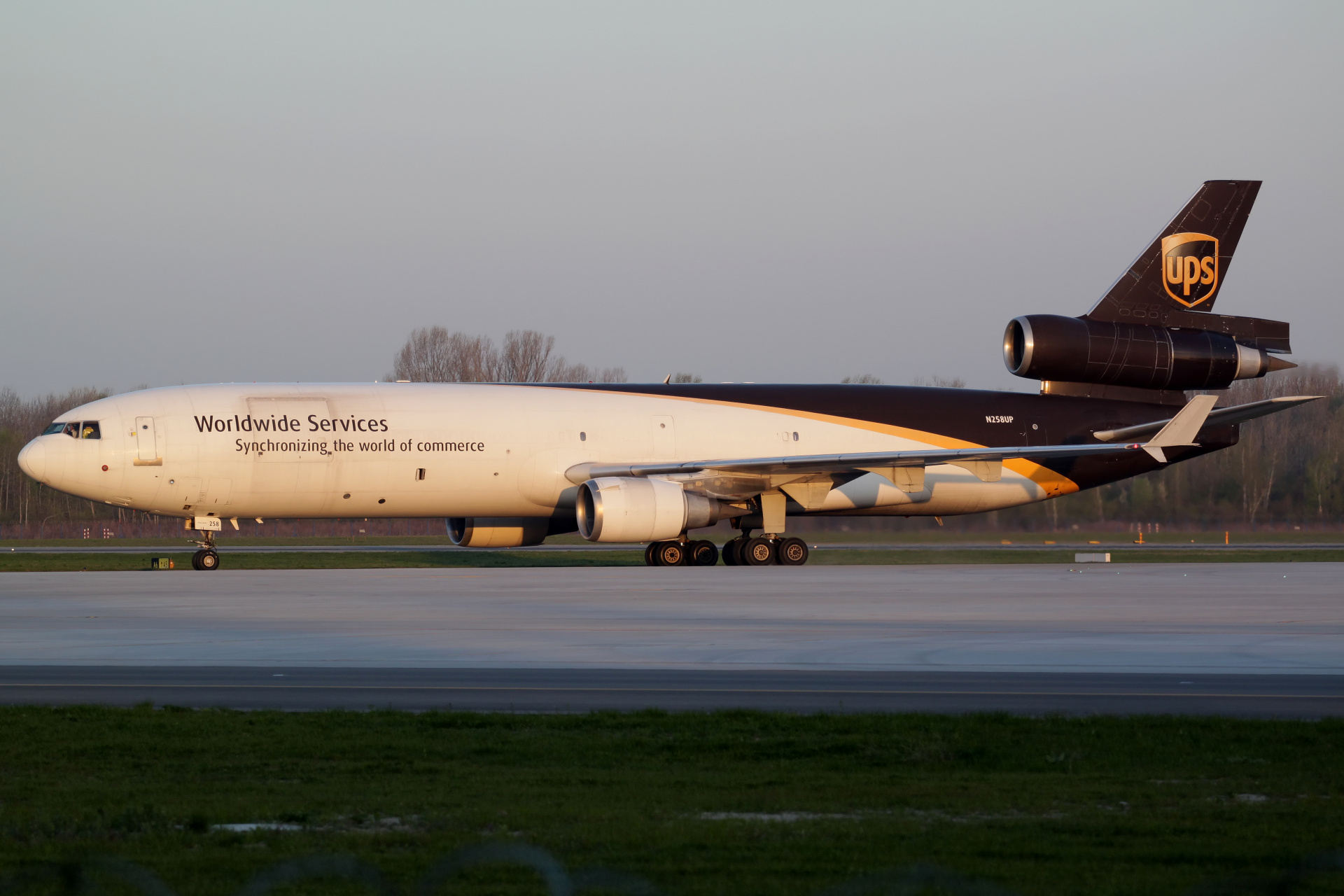 N258UP, United Parcel Service (UPS) Airlines (Samoloty » Spotting na EPWA » McDonnell Douglas MD-11F)