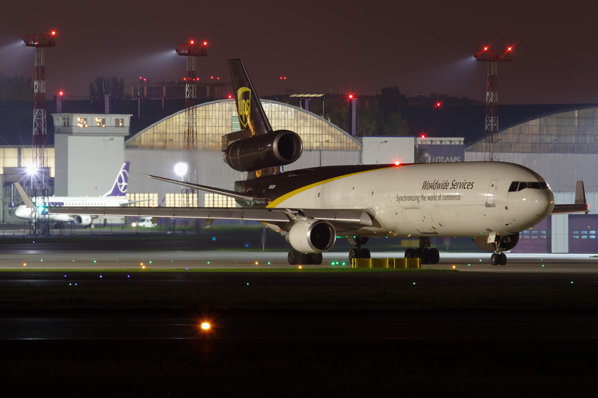 N282UP, United Parcel Service (UPS) Airlines (Samoloty » Spotting na EPWA » McDonnell Douglas MD-11F)