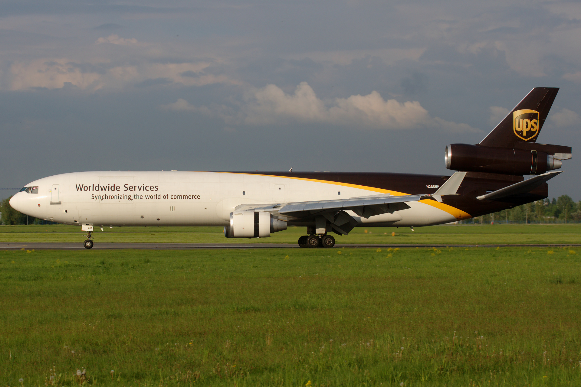 N285UP, United Parcel Service (UPS) Airlines (Samoloty » Spotting na EPWA » McDonnell Douglas MD-11F)