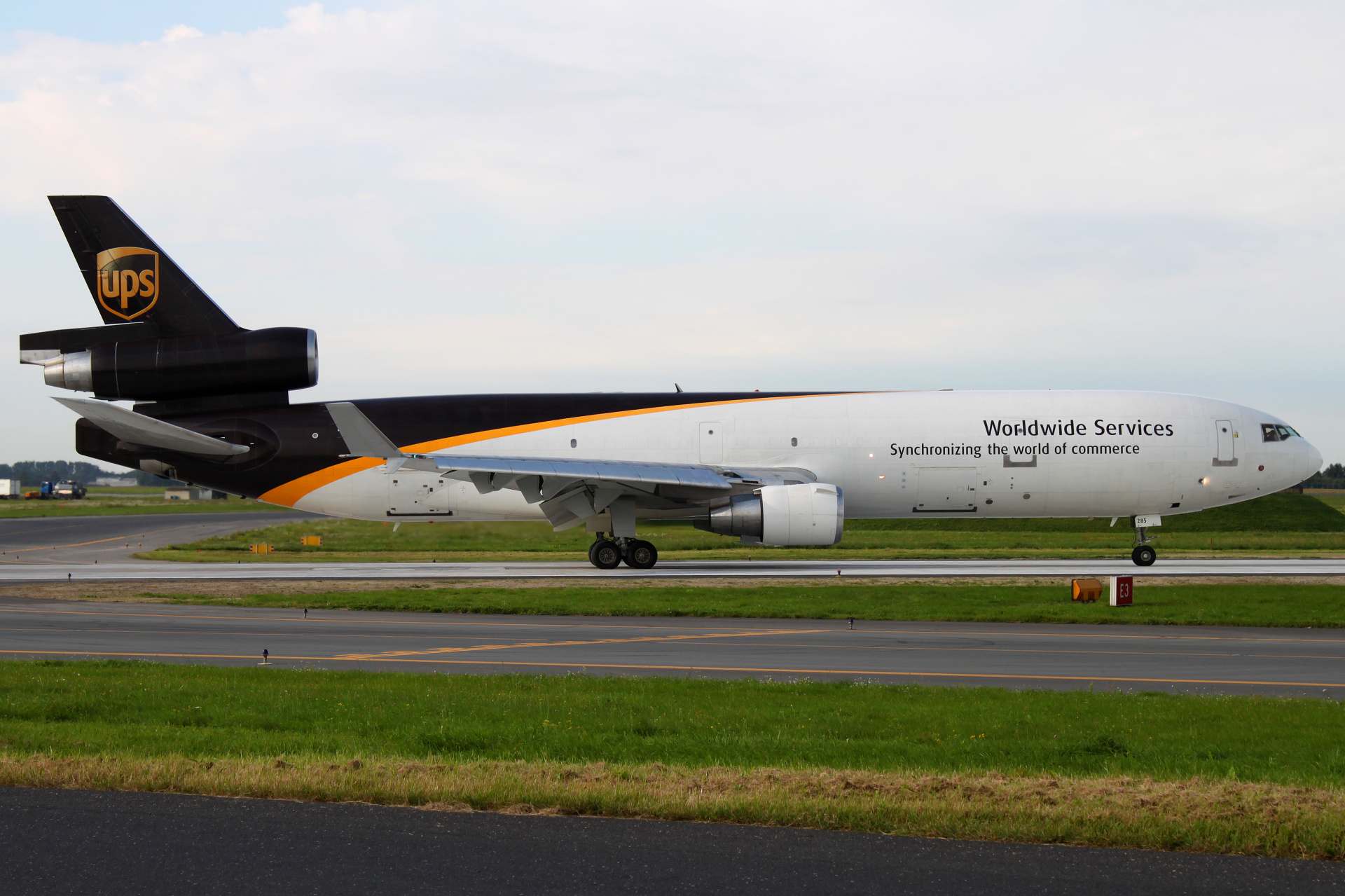 N285UP, United Parcel Service (UPS) Airlines (Aircraft » EPWA Spotting » McDonnell Douglas MD-11F)