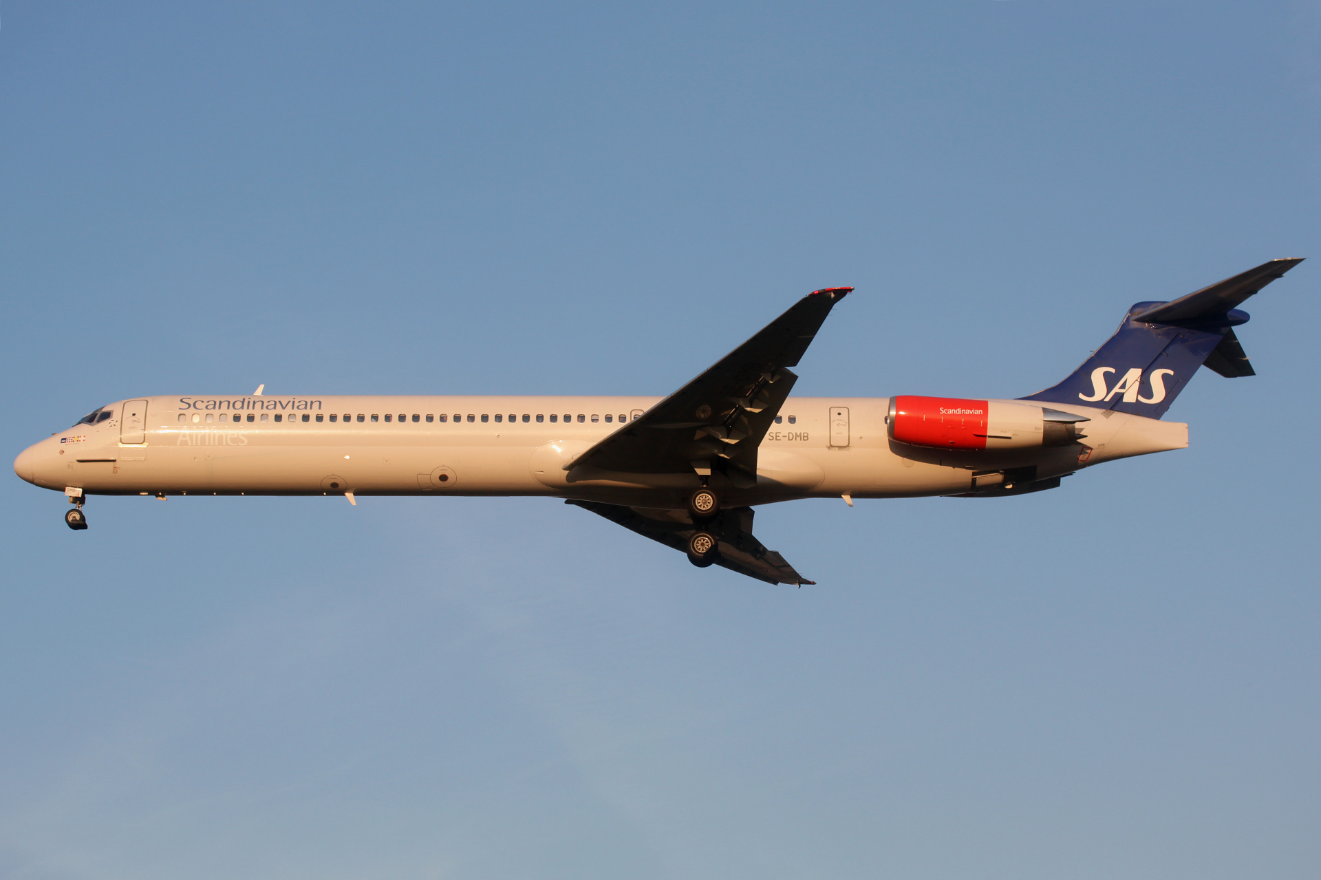 SE-DMB, SAS Scandinavian Airlines (Samoloty » Spotting na EPWA » McDonnell Douglas MD-81)