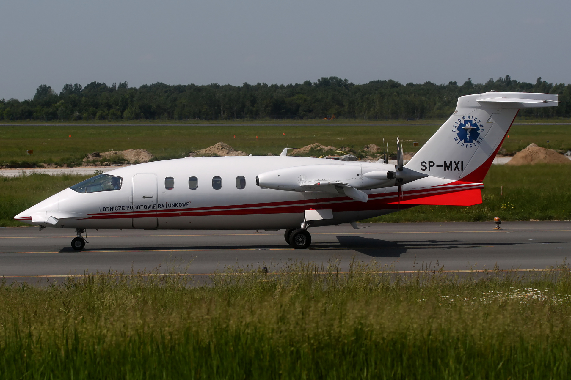 SP-MXI, Lotnicze Pogotowie Ratunkowe (Samoloty » Spotting na EPWA » Piaggio P.180 Avanti)