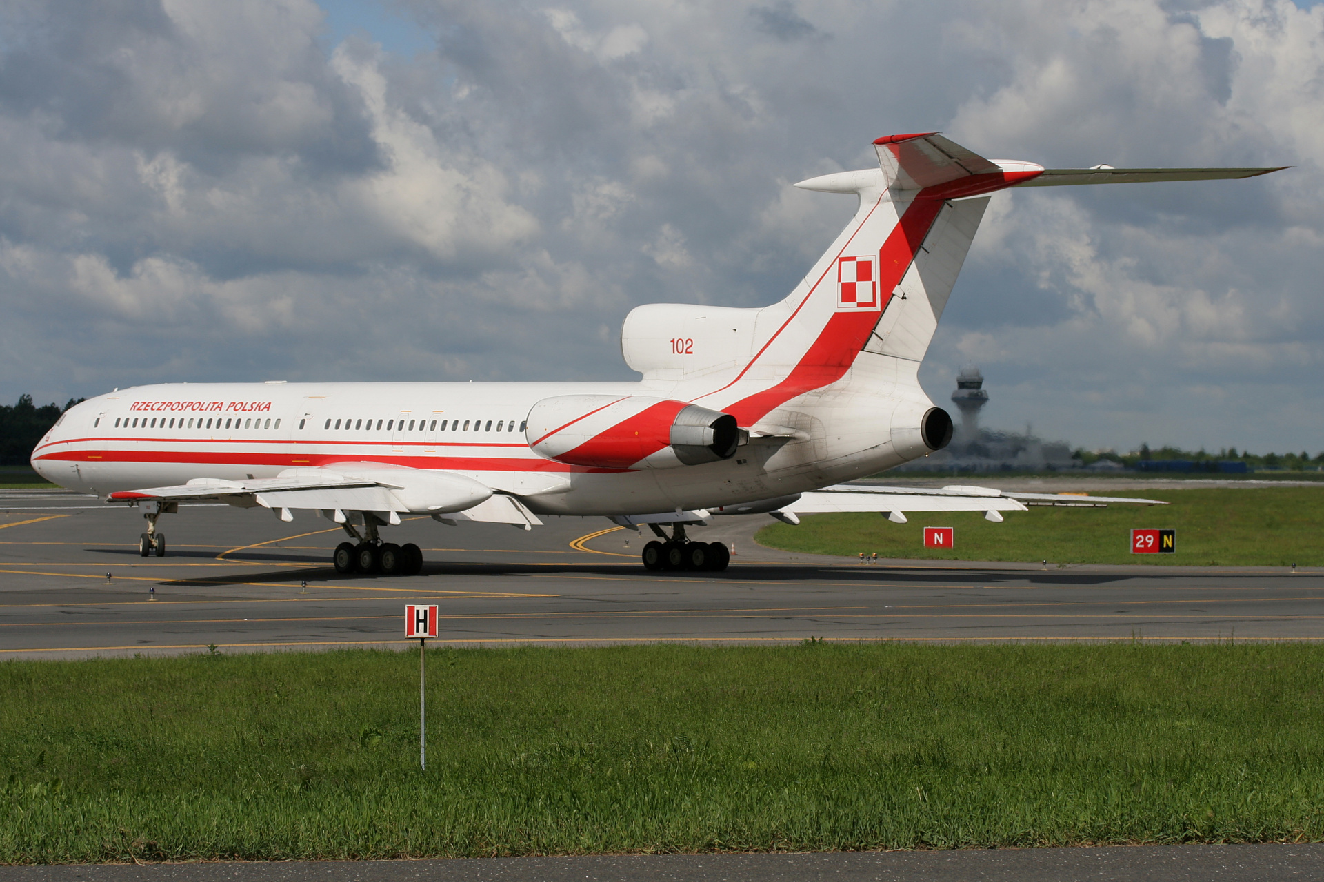 102 (Aircraft » EPWA Spotting » Tupolev Tu-154M » Polish Air Force)