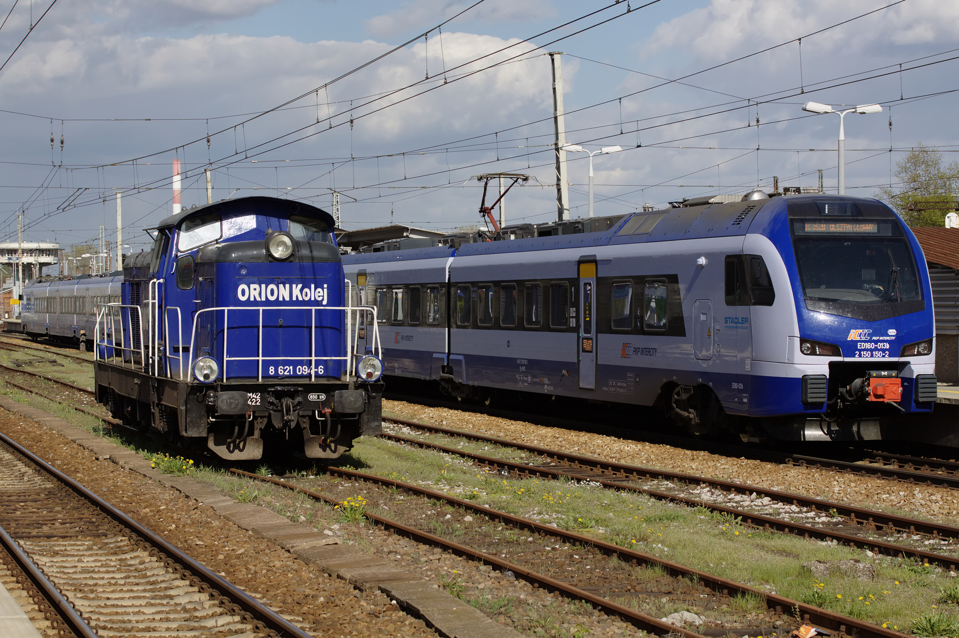 SM42-2422, ORION Kolej, Stadler FLIRT3 ED160-013, PKP Intercity (Vehicles » Trains and Locomotives » Fablok Ls800 6D)