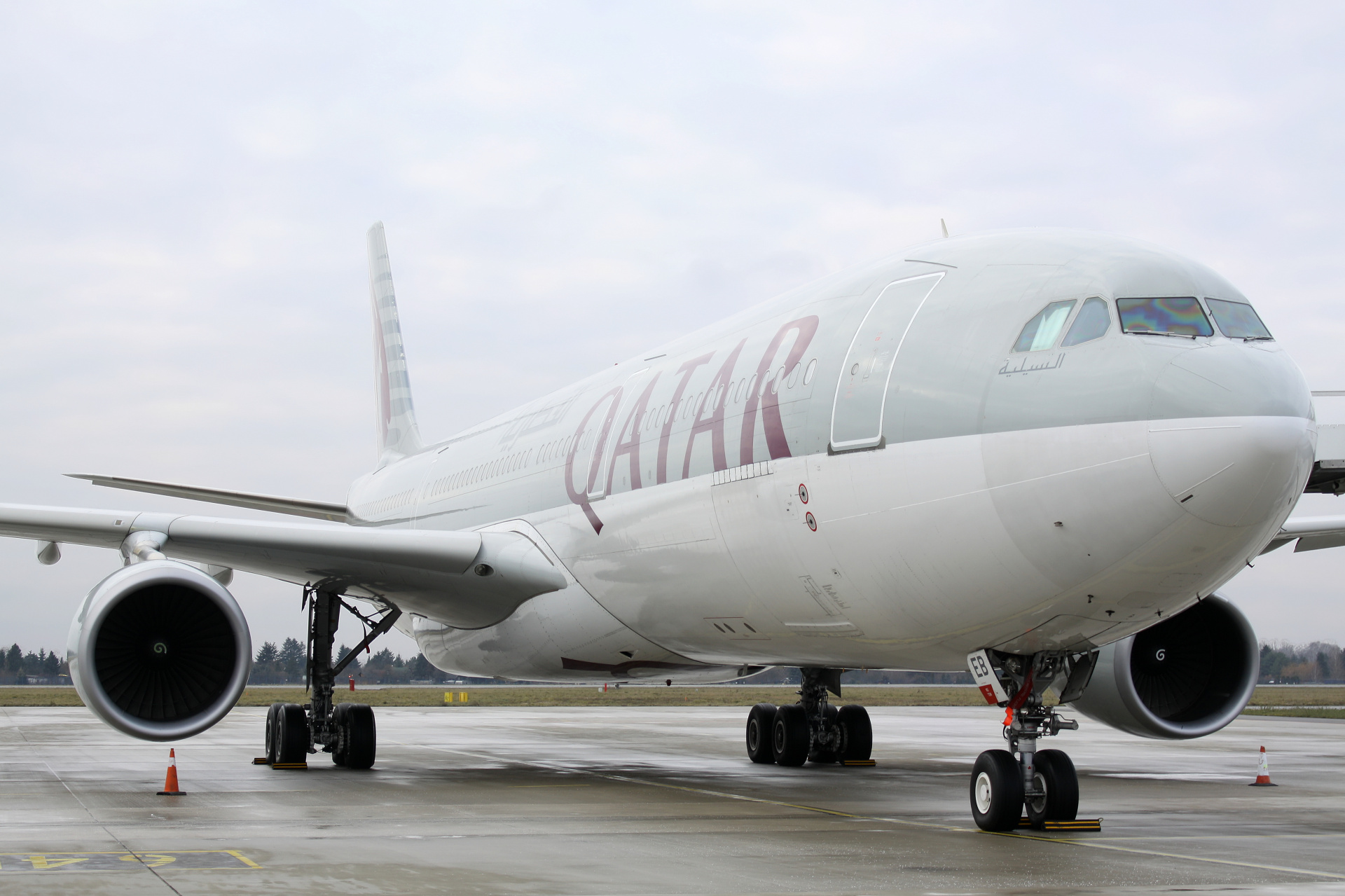 A7-AEB (Aircraft » EPWA Spotting » Airbus A330-300 » Qatar Airways)